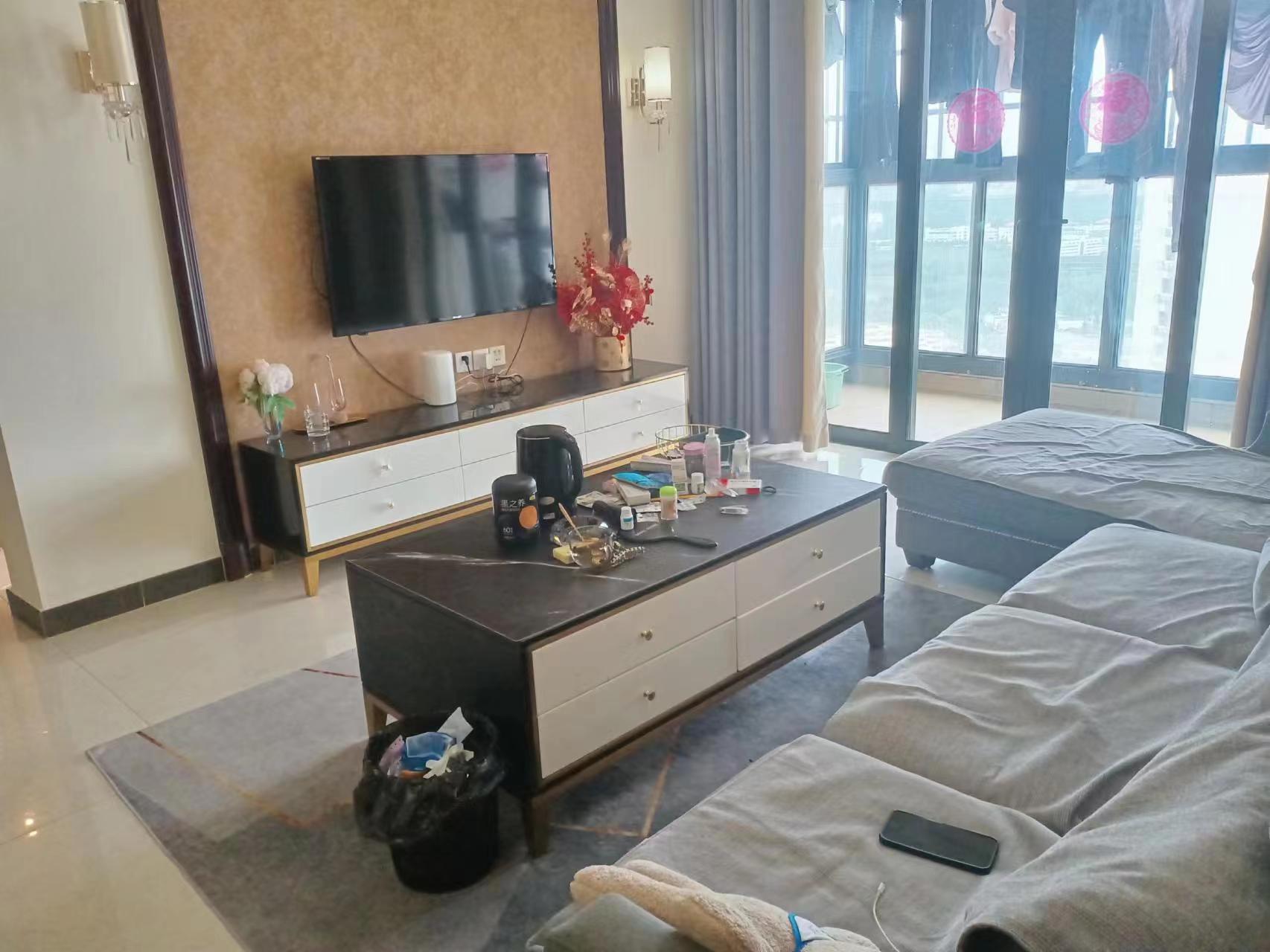 恒大外滩  2室2厅1卫    169.0万 恒大外滩  2室2厅1卫    169.0万客厅