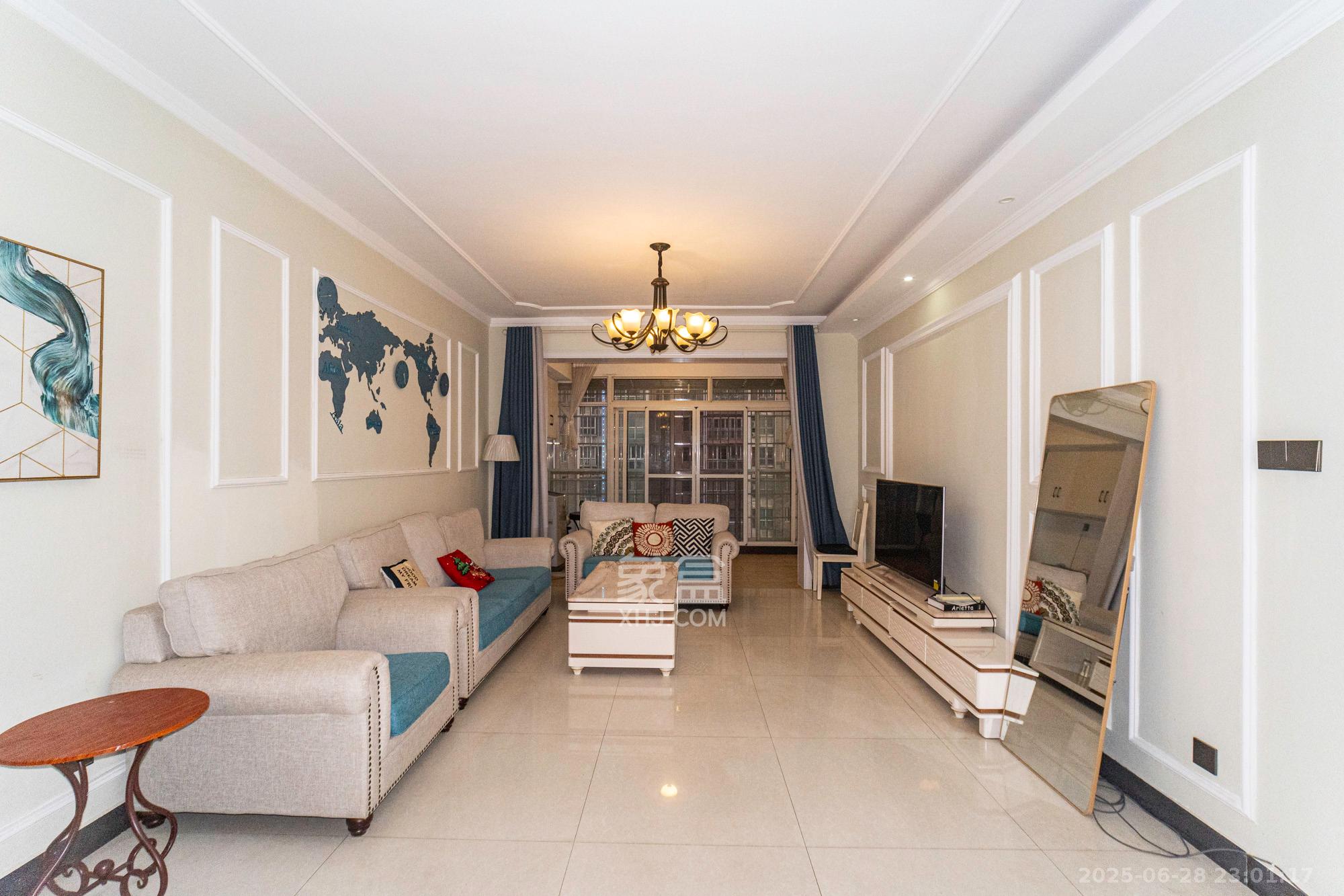 紫晶城 3室2厅1卫 63.8万 紫晶城 3室2厅1卫 63.8万客厅