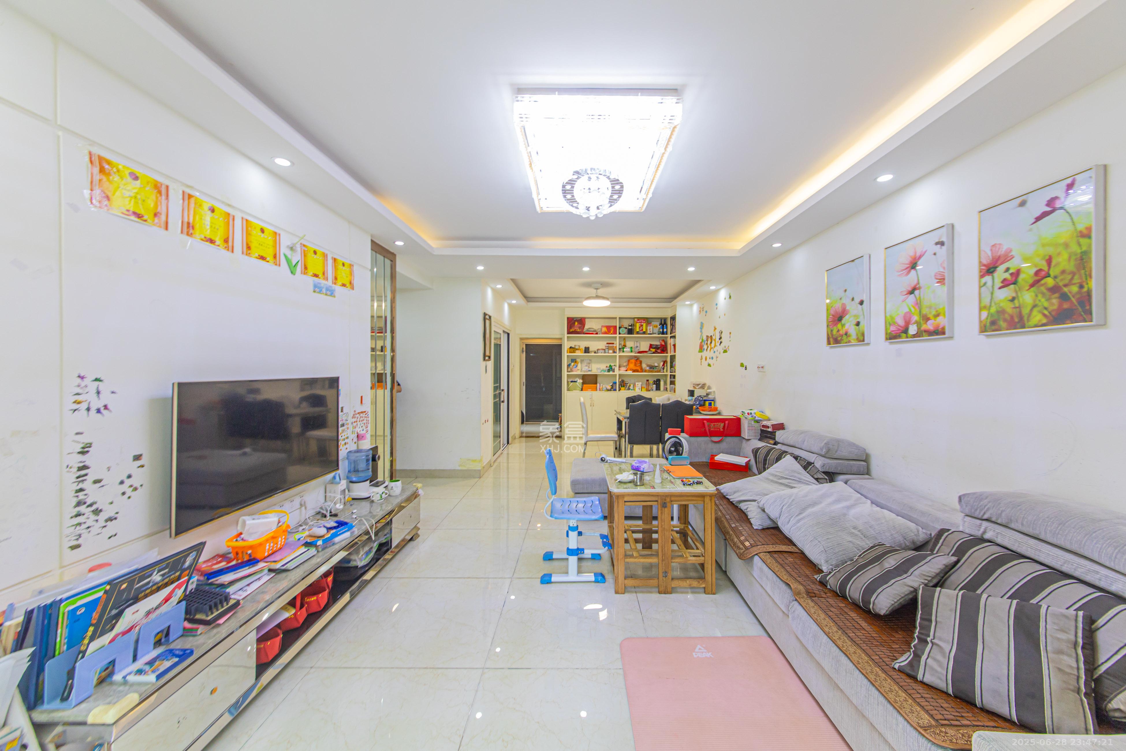 中建芙蓉嘉苑  3室2厅1卫    100.0万 中建芙蓉嘉苑  3室2厅1卫    100.0万客厅