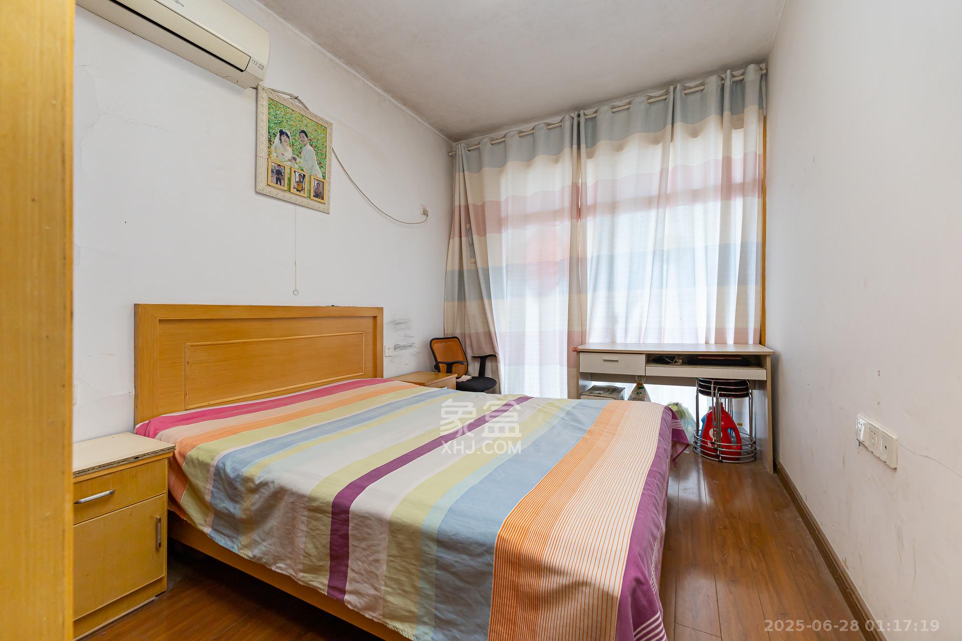 浩龙音乐界  3室2厅1卫    60.0万卧室