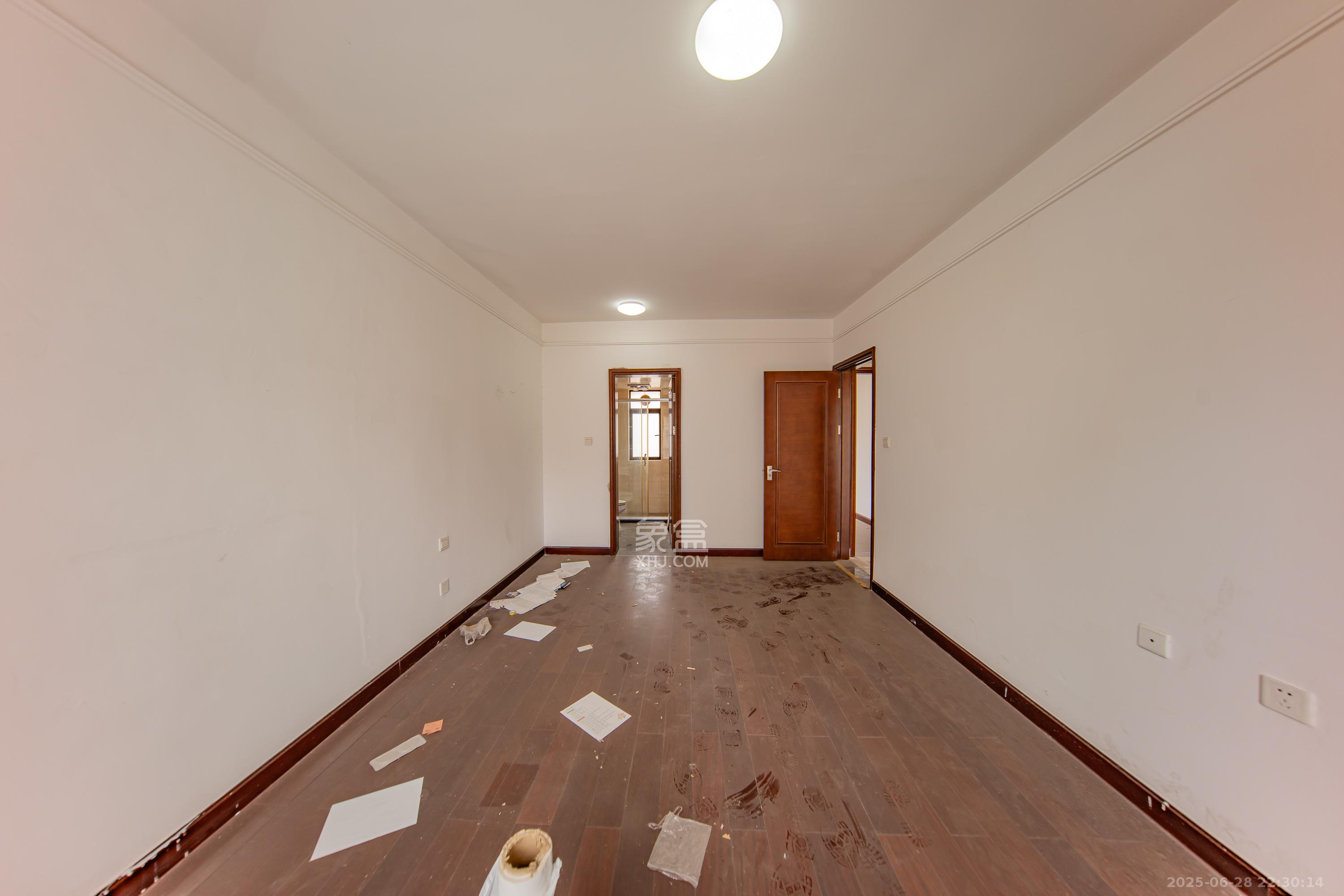 中海国际三期  4室2厅2卫    89.0万卧室