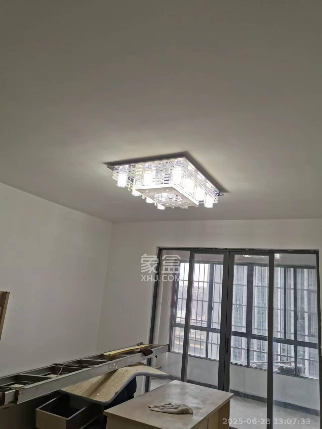 鑫远湘府华城  3室2厅2卫    2700.0元/月 鑫远湘府华城  3室2厅2卫    2700.0元/月室内图