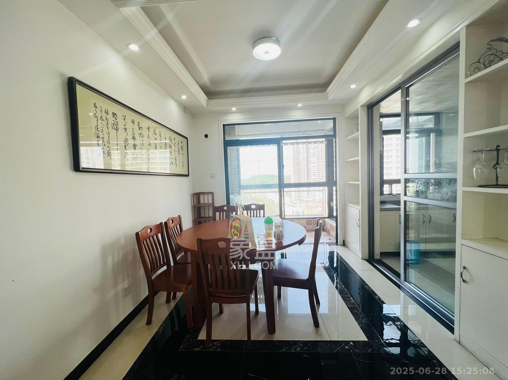 藏珑湖上国际花园 4室2厅2卫 3600.0元/月 藏珑湖上国际花园 4室2厅2卫 3600.0元/月室内图