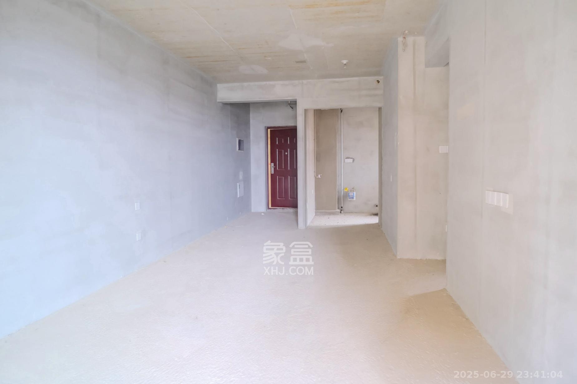 保利香槟国际  3室2厅1卫    70.0万 保利香槟国际  3室2厅1卫    70.0万客厅