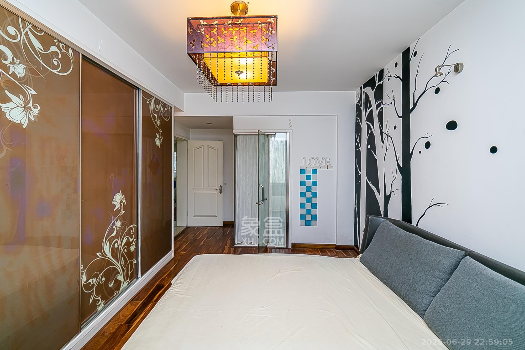 天鸿天府(天鸿中央大院)  3室2厅2卫    95.0万 天鸿天府(天鸿中央大院)  3室2厅2卫    95.0万卧室