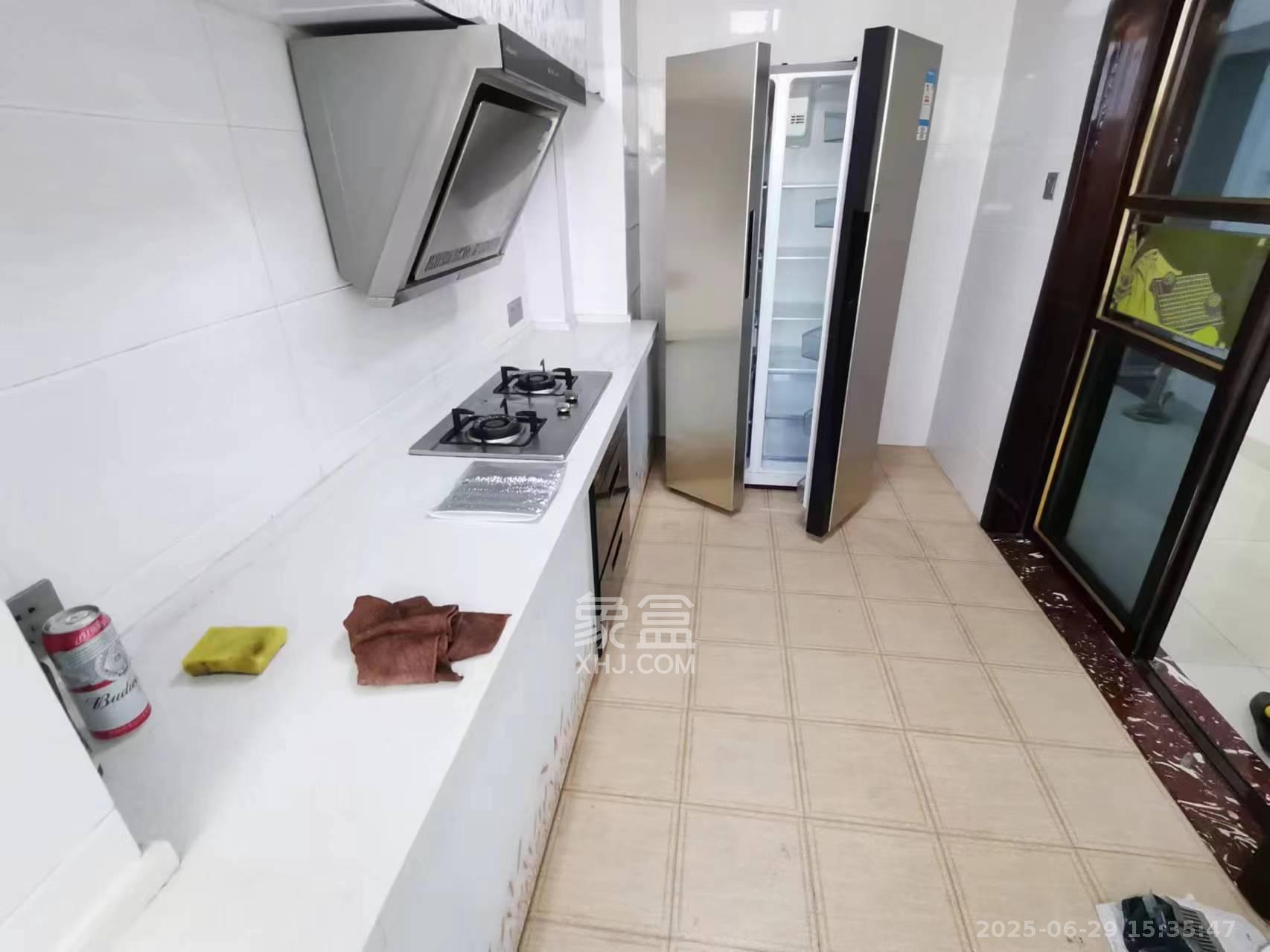 红橡华园(菲莎公馆)  4室2厅2卫    3200.0元/月 红橡华园(菲莎公馆)  4室2厅2卫    3200.0元/月室内图