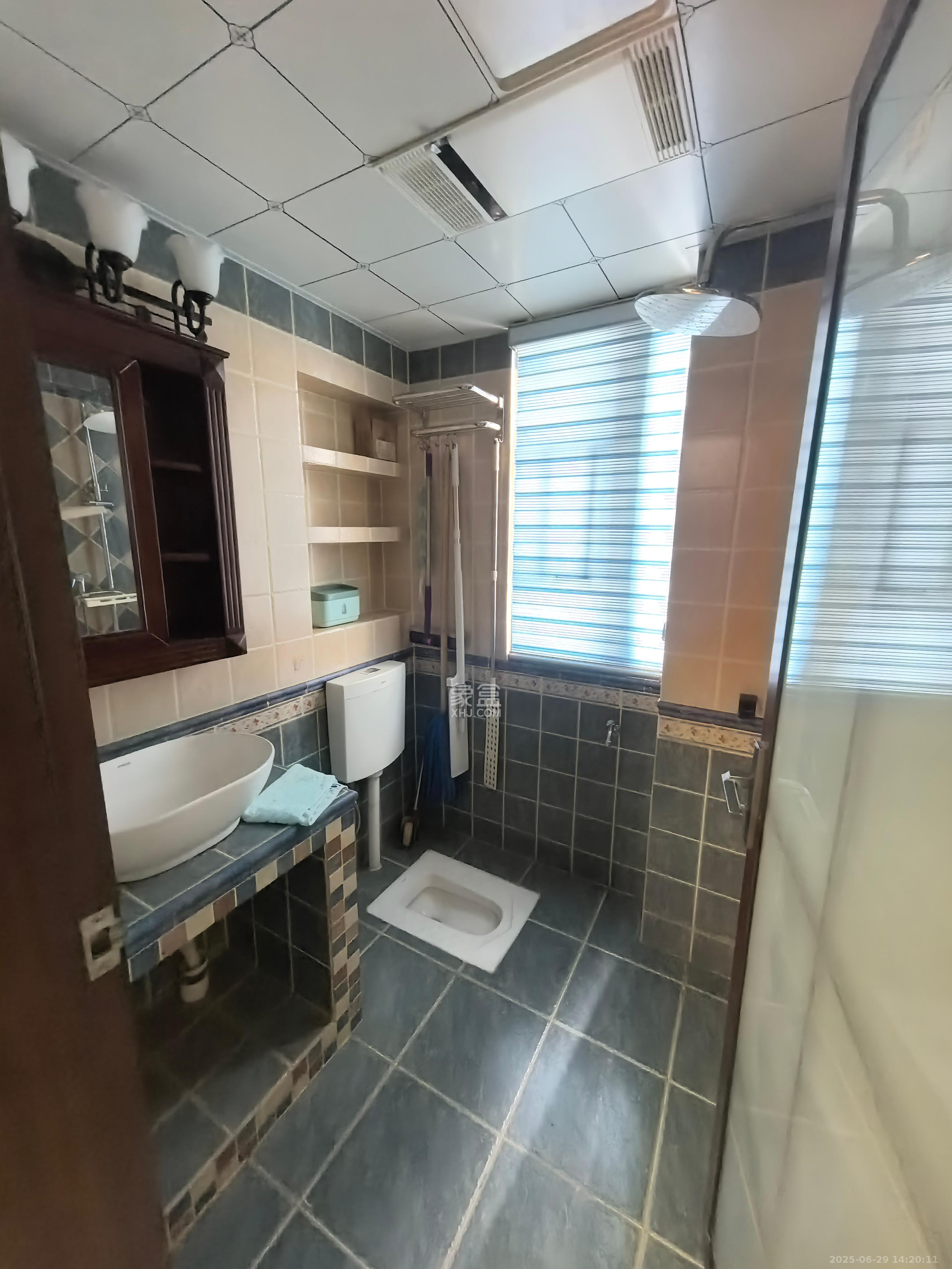 盘龙御和园 3室2厅2卫 2500.0元/月 盘龙御和园 3室2厅2卫 2500.0元/月室内图