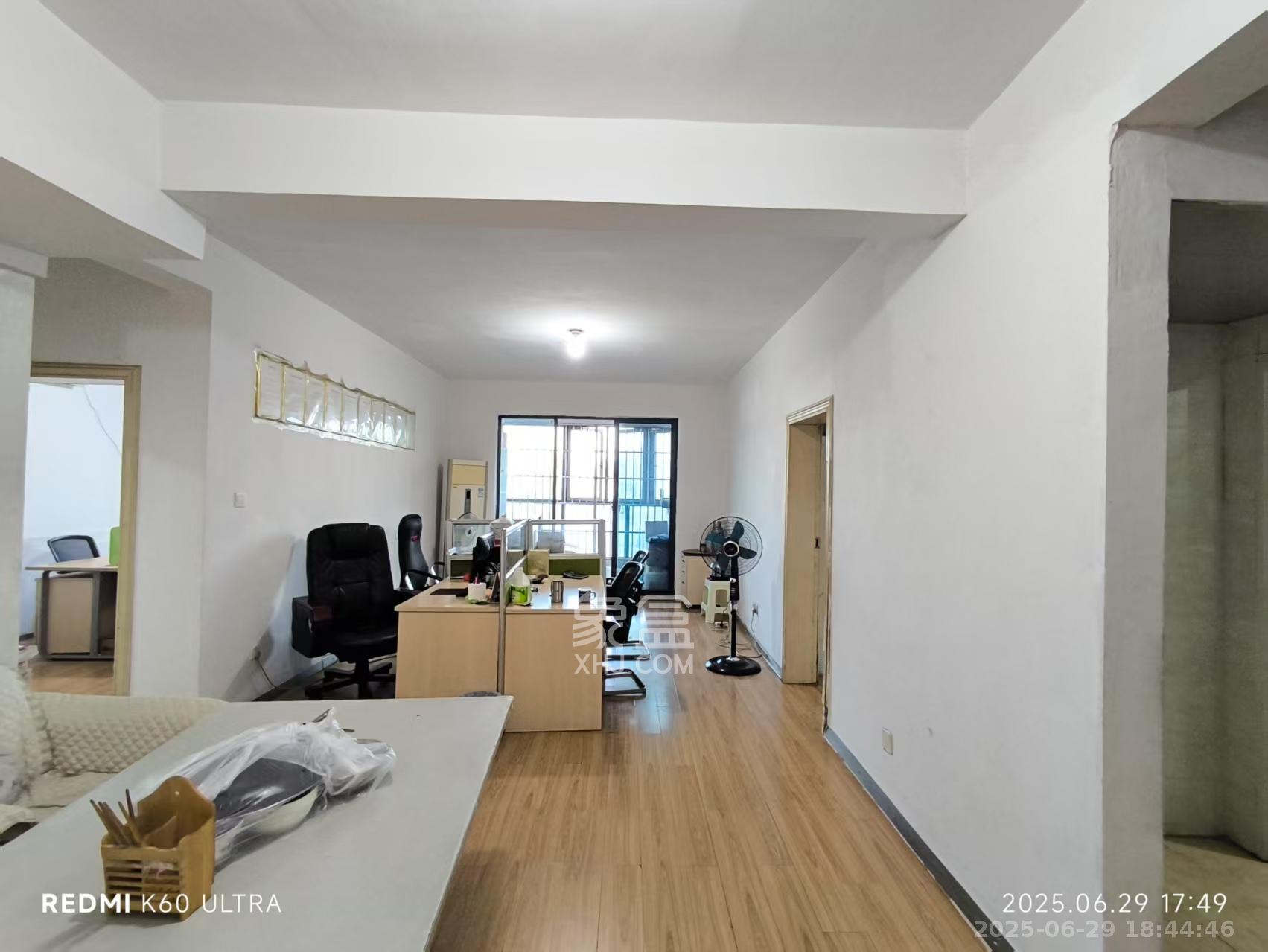 公园9号 3室2厅2卫 4000.0元/月 公园9号 3室2厅2卫 4000.0元/月室内图