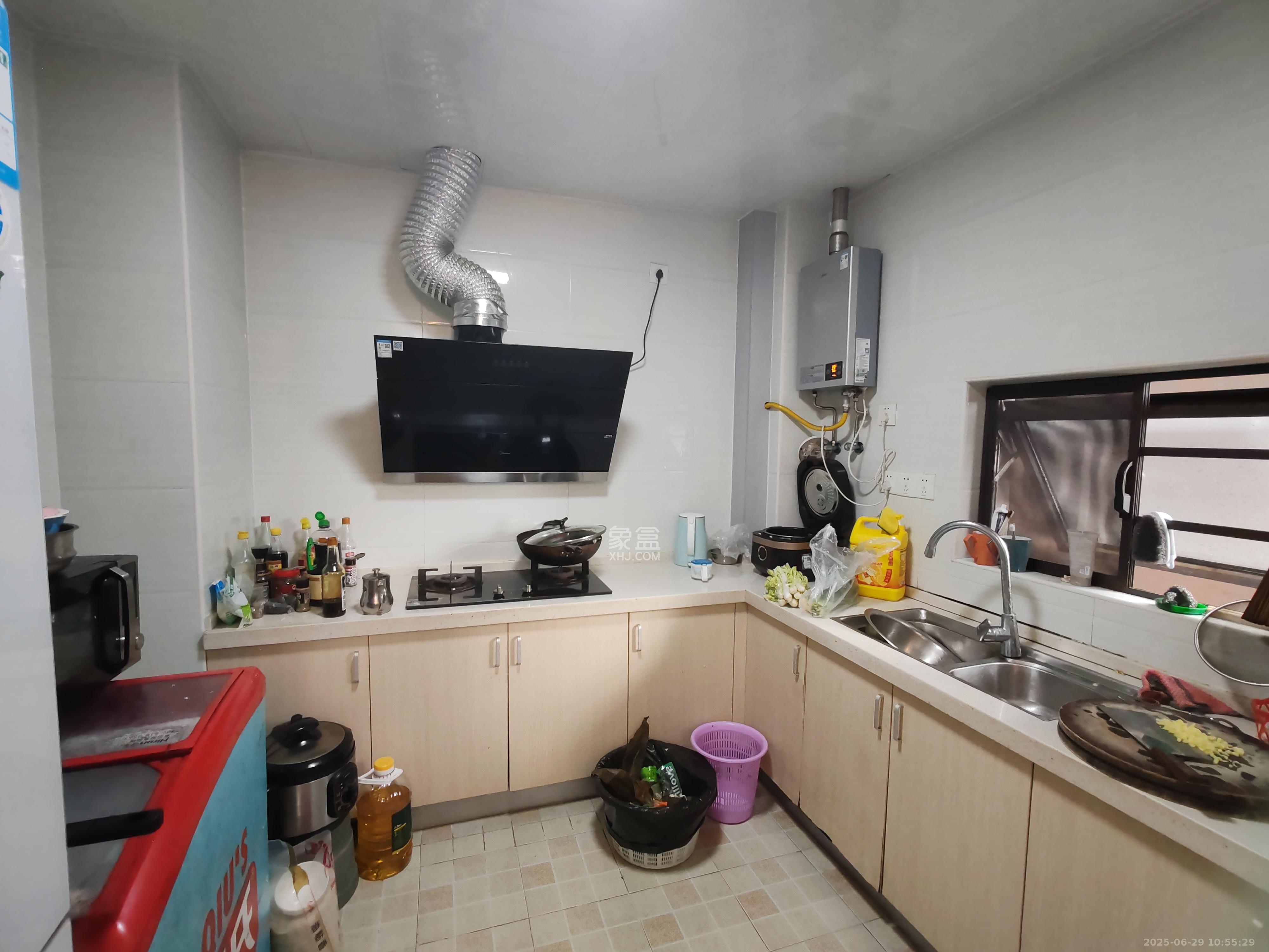 汇金城/嘉华城（二期、三期）  4室2厅2卫    3200.0元/月室内图