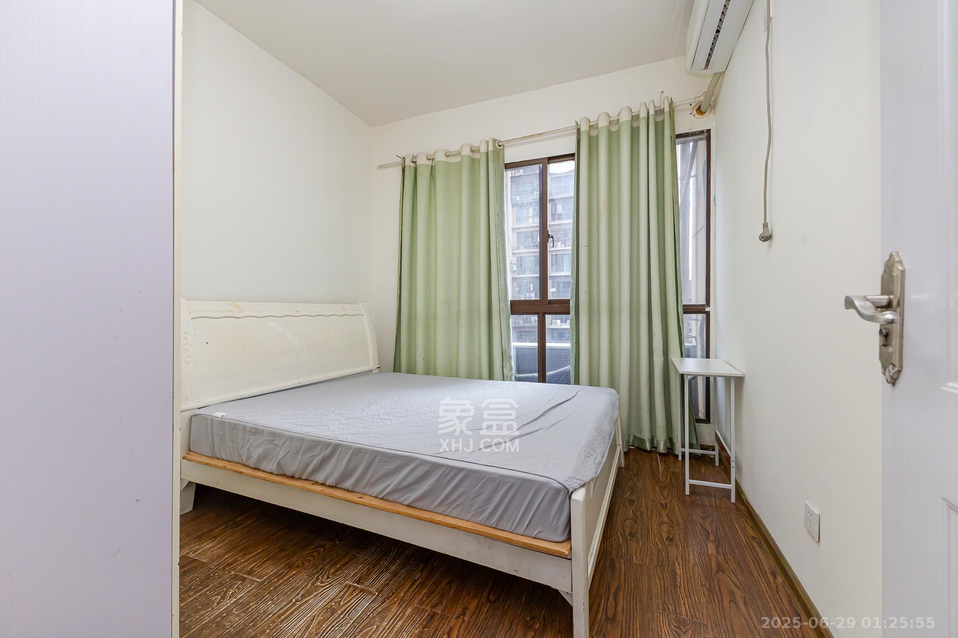 星月绿洲 4室2厅2卫 87.0万 星月绿洲 4室2厅2卫 87.0万卧室