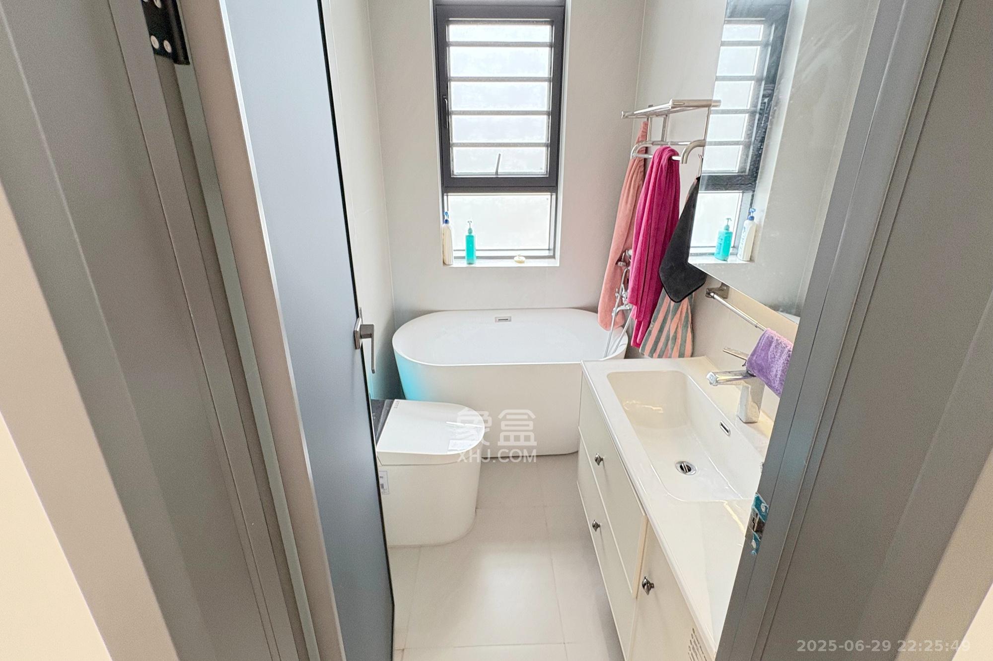 三角花园星城  3室2厅2卫    238.0万卫生间