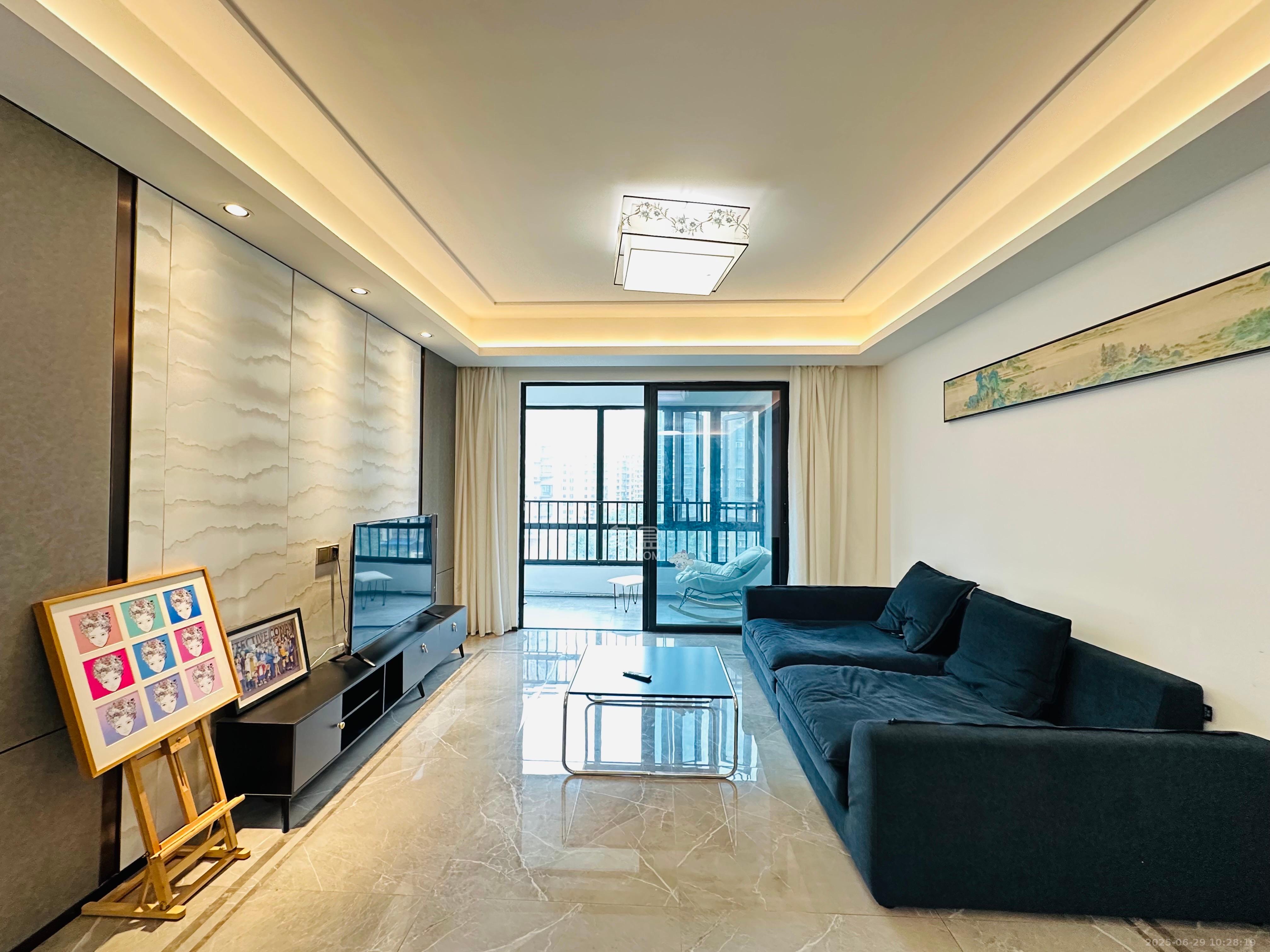金茂建发泊悦  3室2厅2卫   3600.00元/月