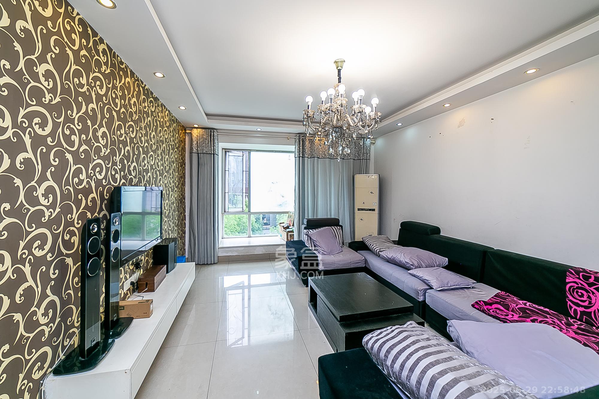 天鸿天府(天鸿中央大院)  3室2厅2卫    95.0万 天鸿天府(天鸿中央大院)  3室2厅2卫    95.0万客厅