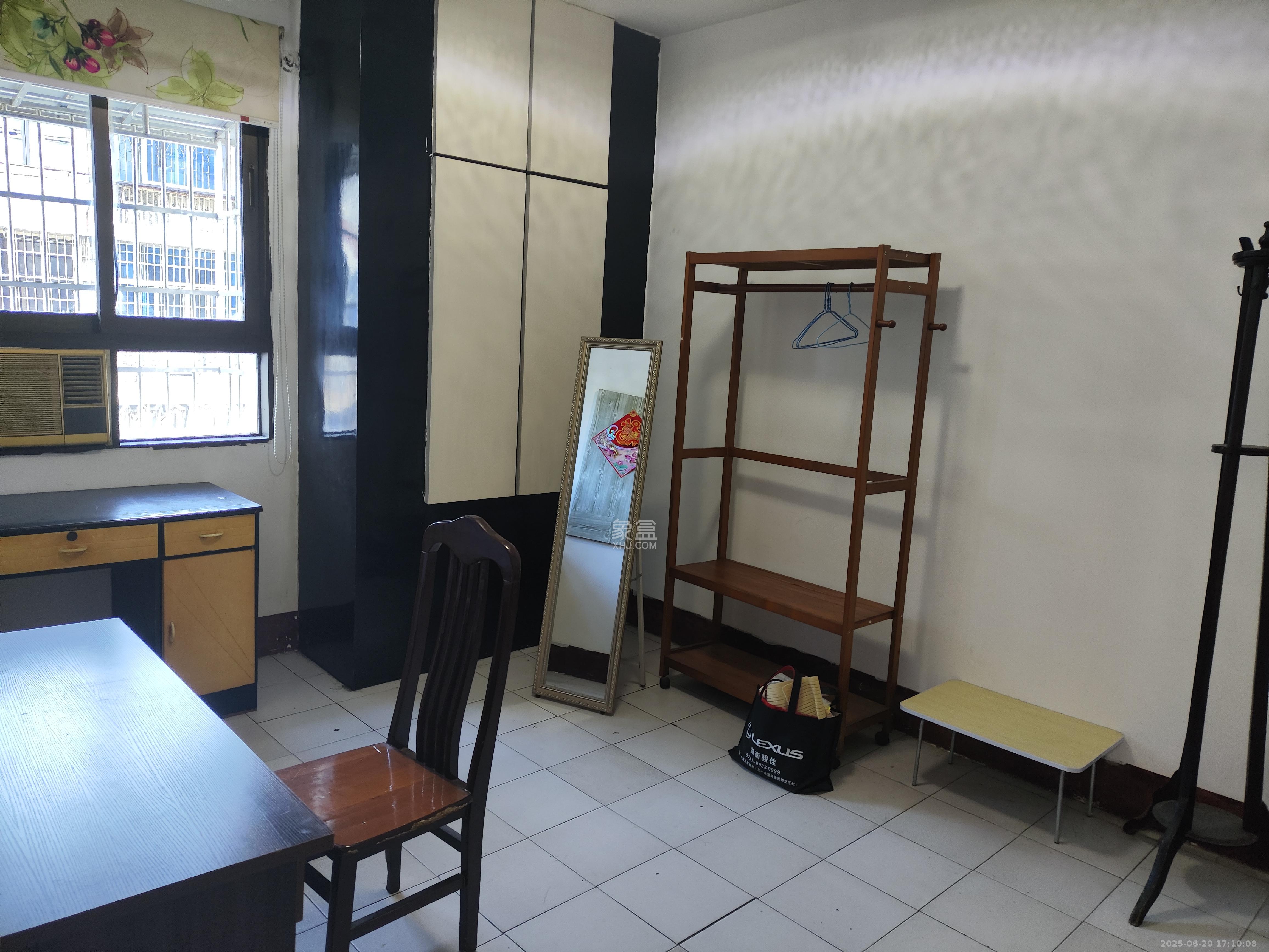 芙蓉路社区中山宿舍  3室1厅1卫   2300.00元/月室内图