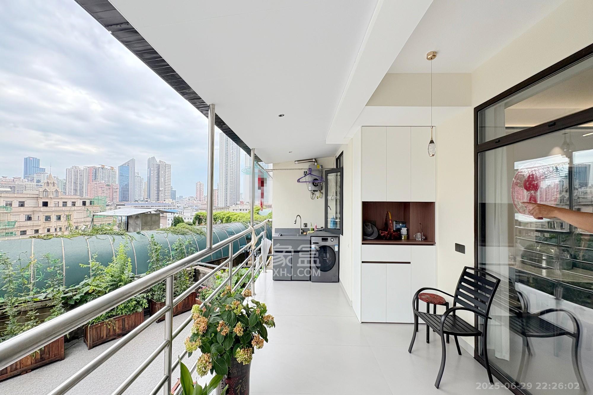 三角花园星城  3室2厅2卫    238.0万阳台