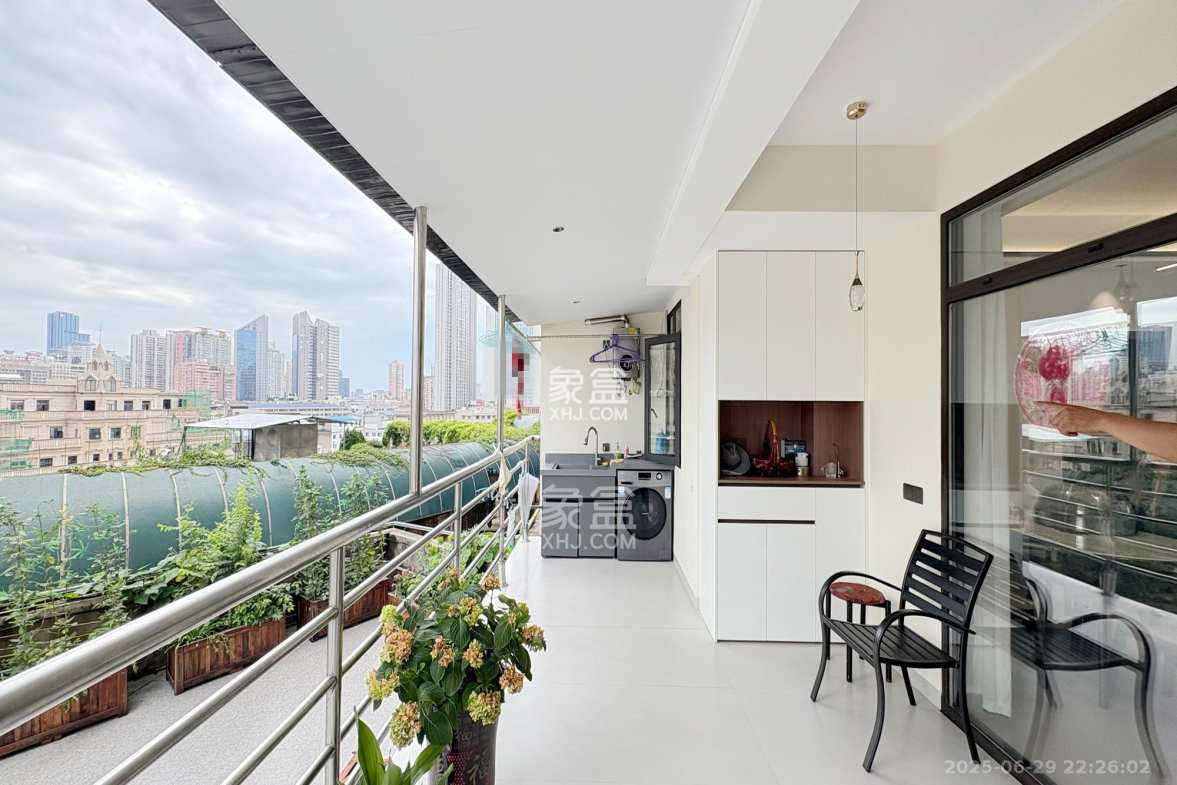 三角花园星城 3室2厅2卫 238.0万 三角花园星城 3室2厅2卫 238.0万阳台
