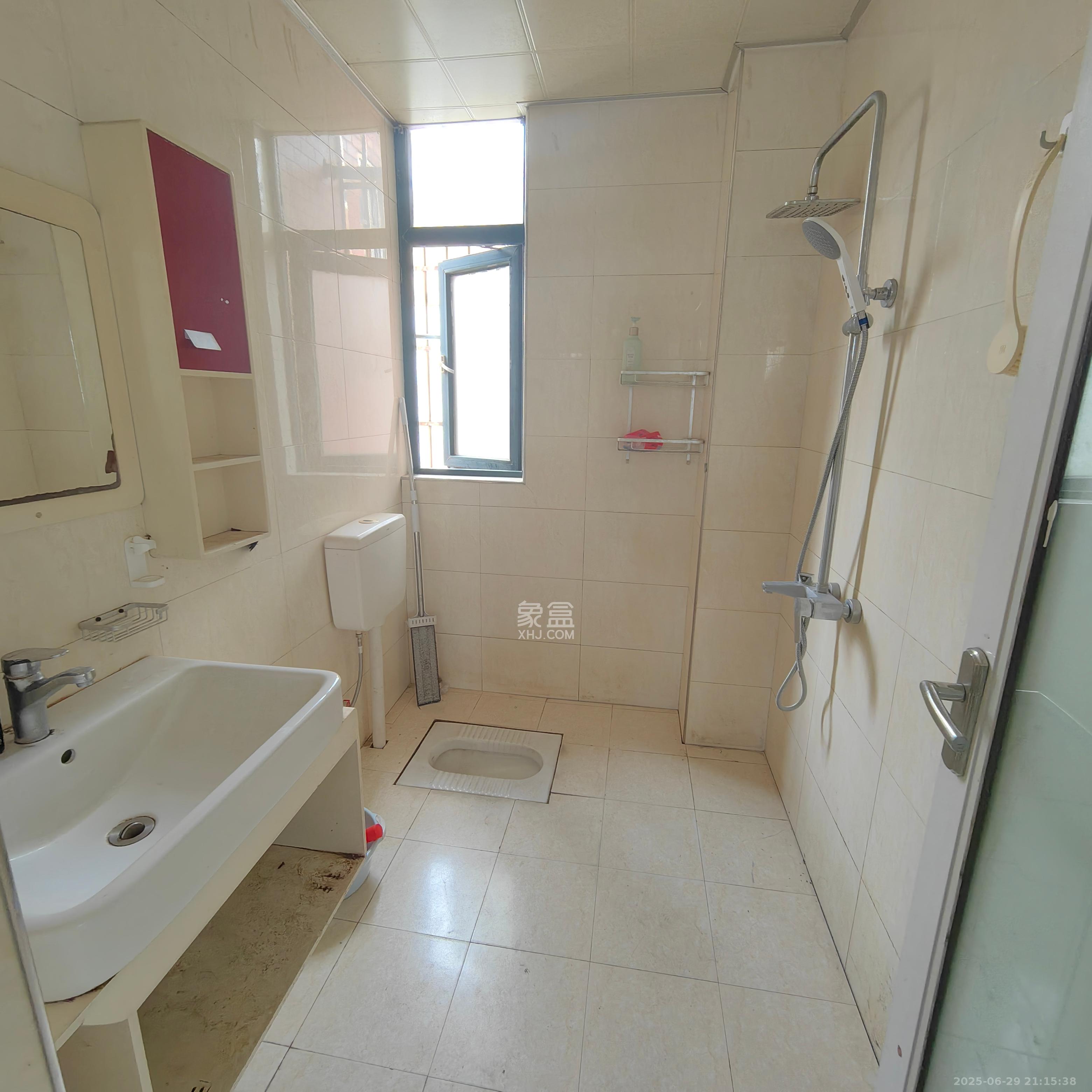 银盘鑫城  2室2厅1卫    1500.0元/月 银盘鑫城  2室2厅1卫    1500.0元/月室内图1