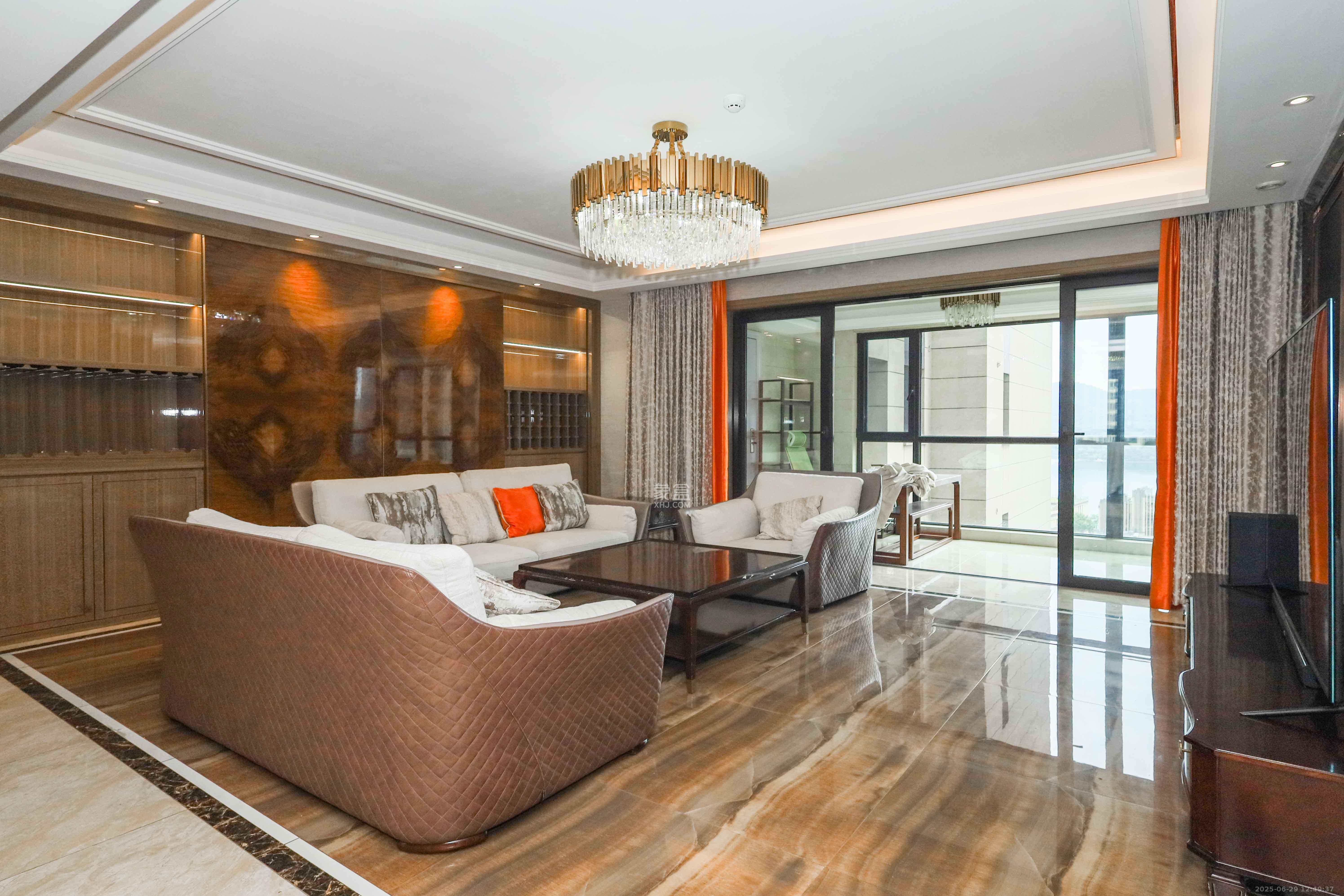 晟通牡丹舸 4室2厅4卫 600.0万 晟通牡丹舸 4室2厅4卫 600.0万客厅