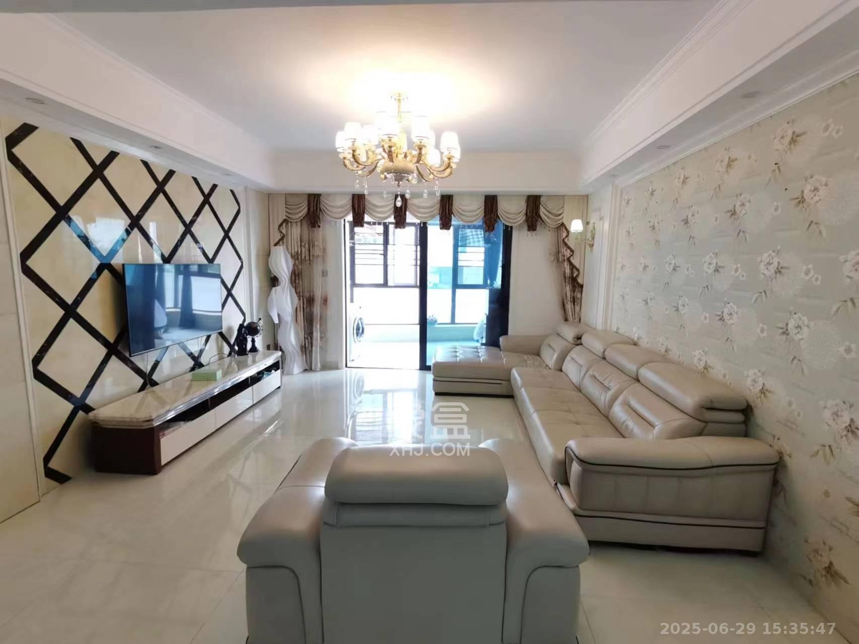 红橡华园(菲莎公馆)  4室2厅2卫    3200.0元/月 红橡华园(菲莎公馆)  4室2厅2卫    3200.0元/月室内图