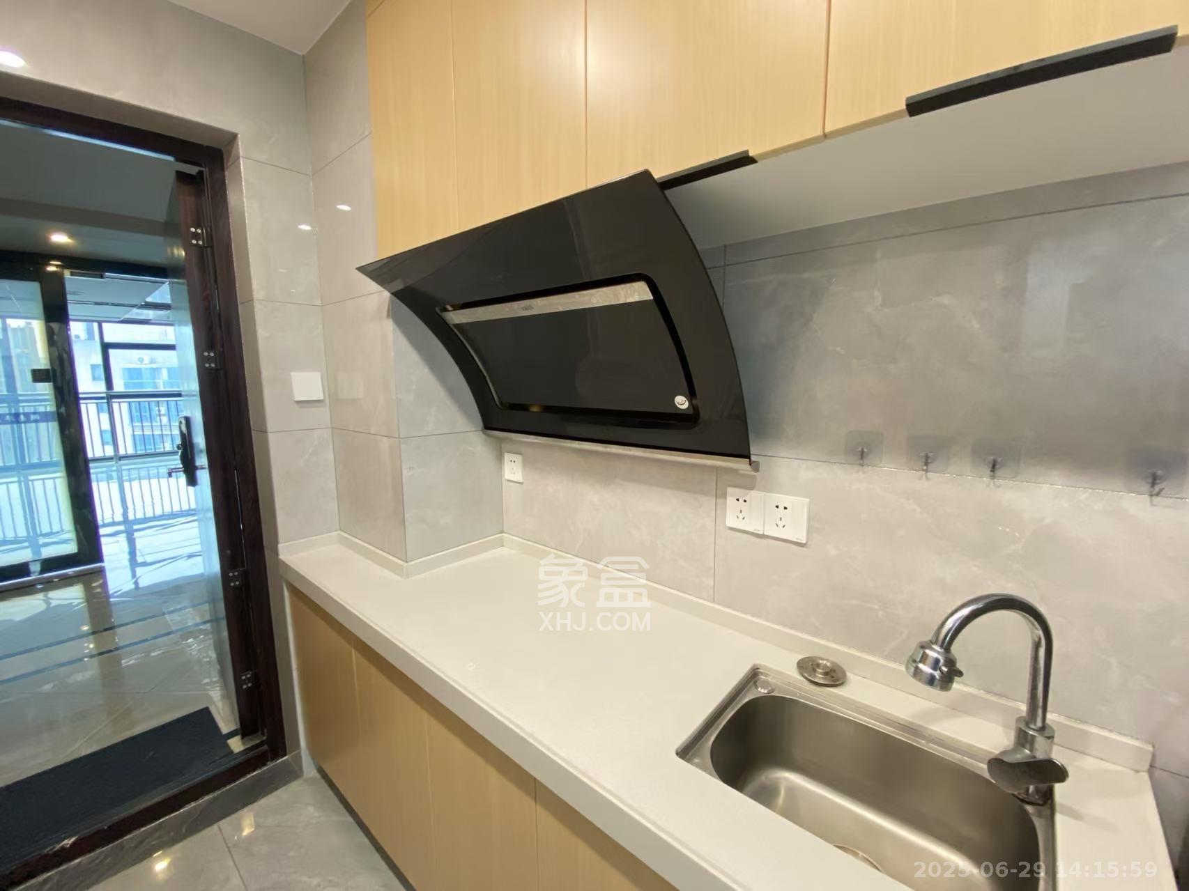 东盈商业广场(华泉城市广场)  1室1厅1卫    1800.0元/月 东盈商业广场(华泉城市广场)  1室1厅1卫    1800.0元/月室内图