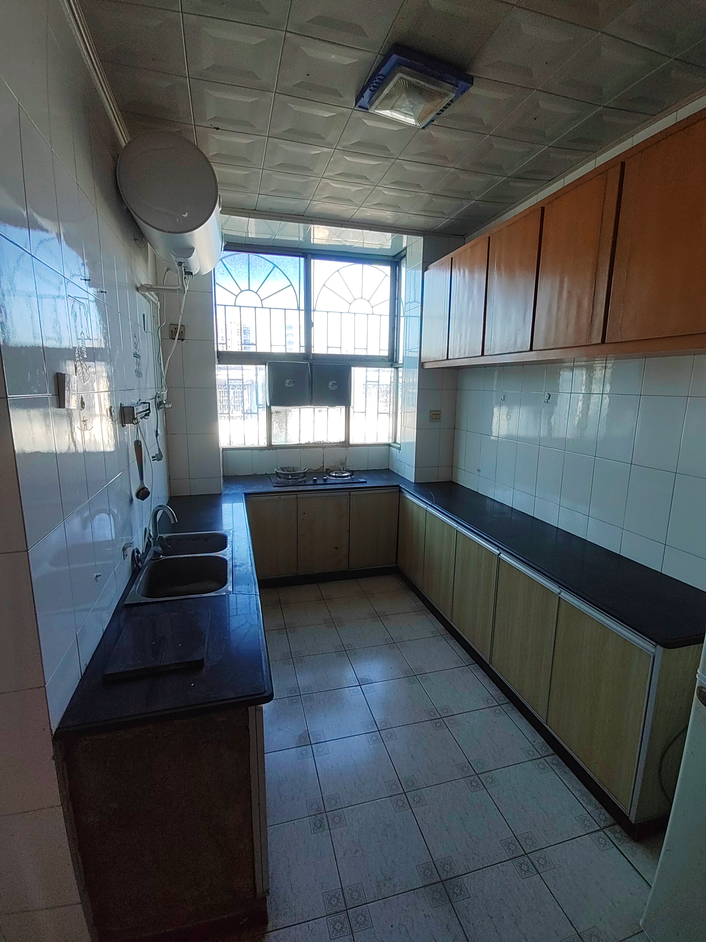 中级人民法院  2室1厅1卫    900.0元/月室内图