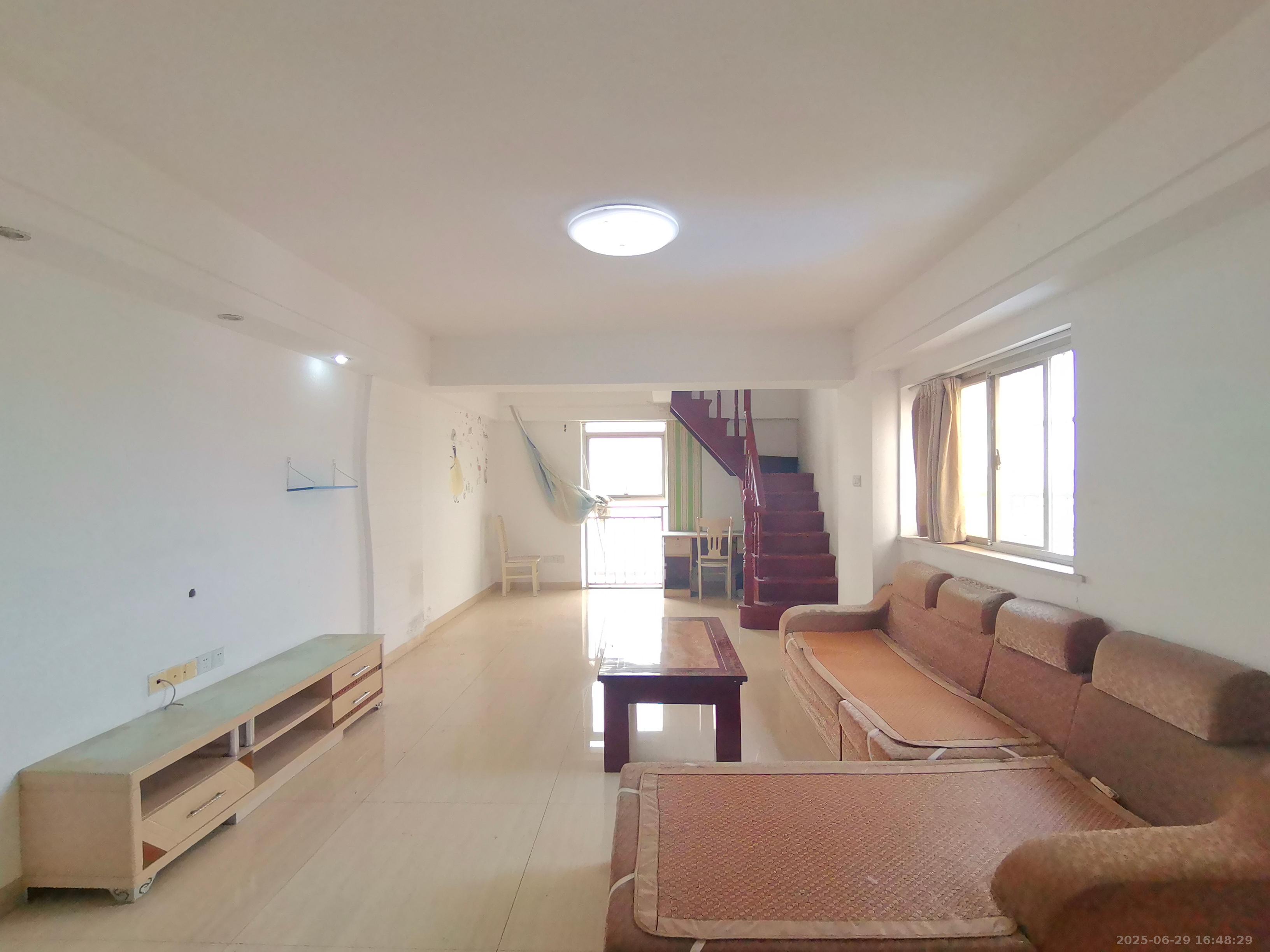 凯旋国际广场  2室1厅1卫    1100.0元/月 凯旋国际广场  2室1厅1卫    1100.0元/月