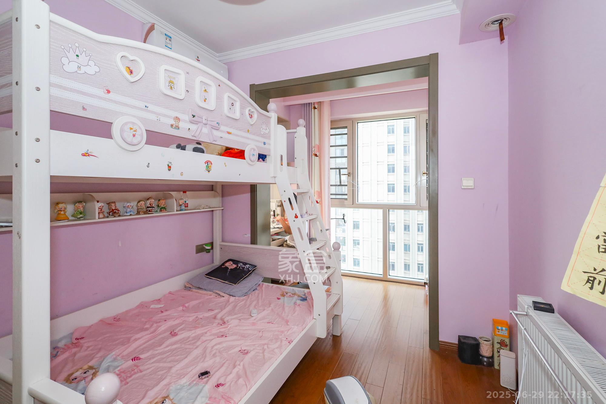 八方小区C区 3室2厅2卫 325.0万 八方小区C区 3室2厅2卫 325.0万卧室