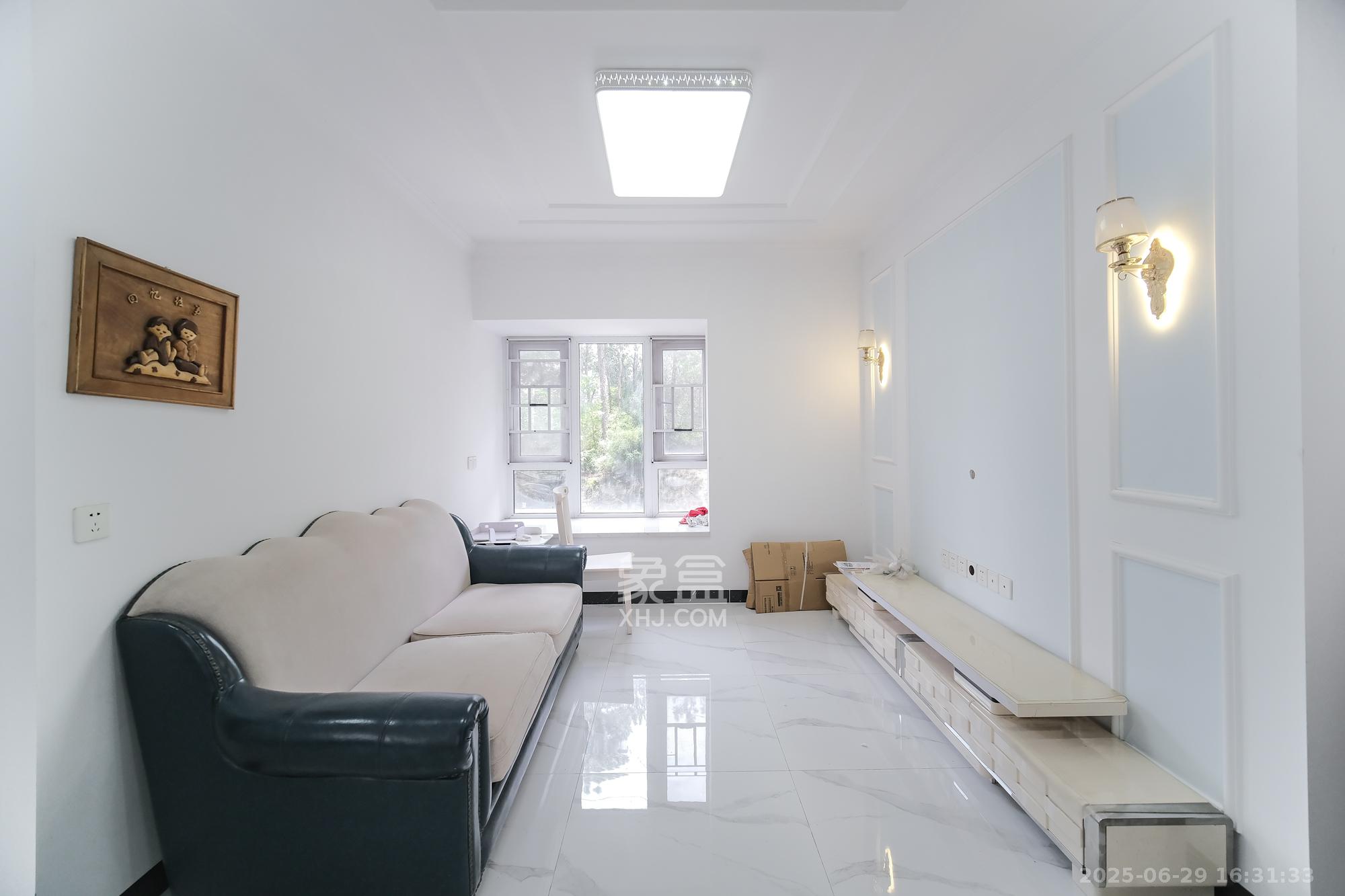 荣盛花语城  3室2厅1卫    52.0万 荣盛花语城  3室2厅1卫    52.0万客厅