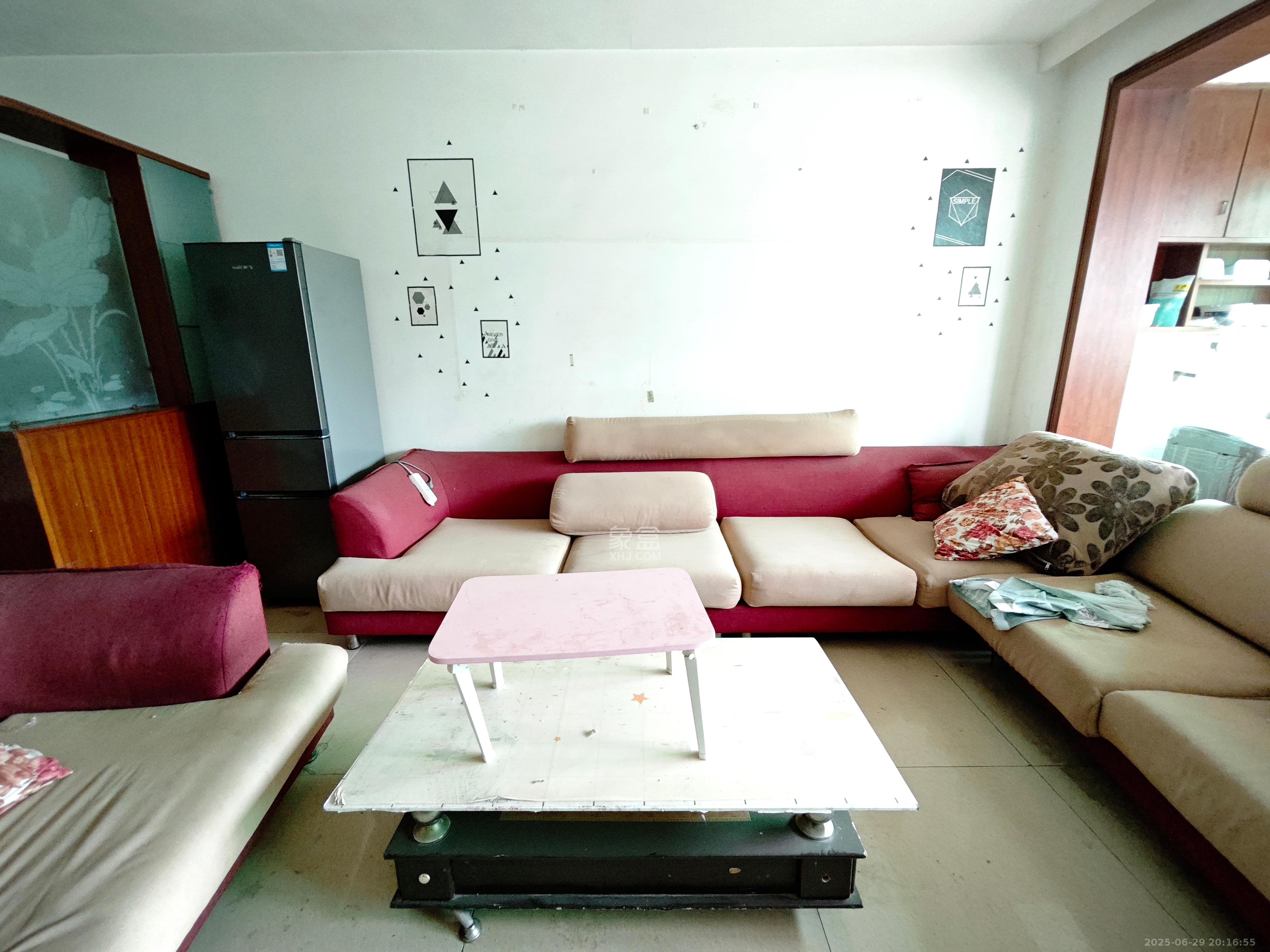 恩瑞麓山名园(龙王港小区)  2室2厅1卫    1800.0元/月 恩瑞麓山名园(龙王港小区)  2室2厅1卫    1800.0元/月