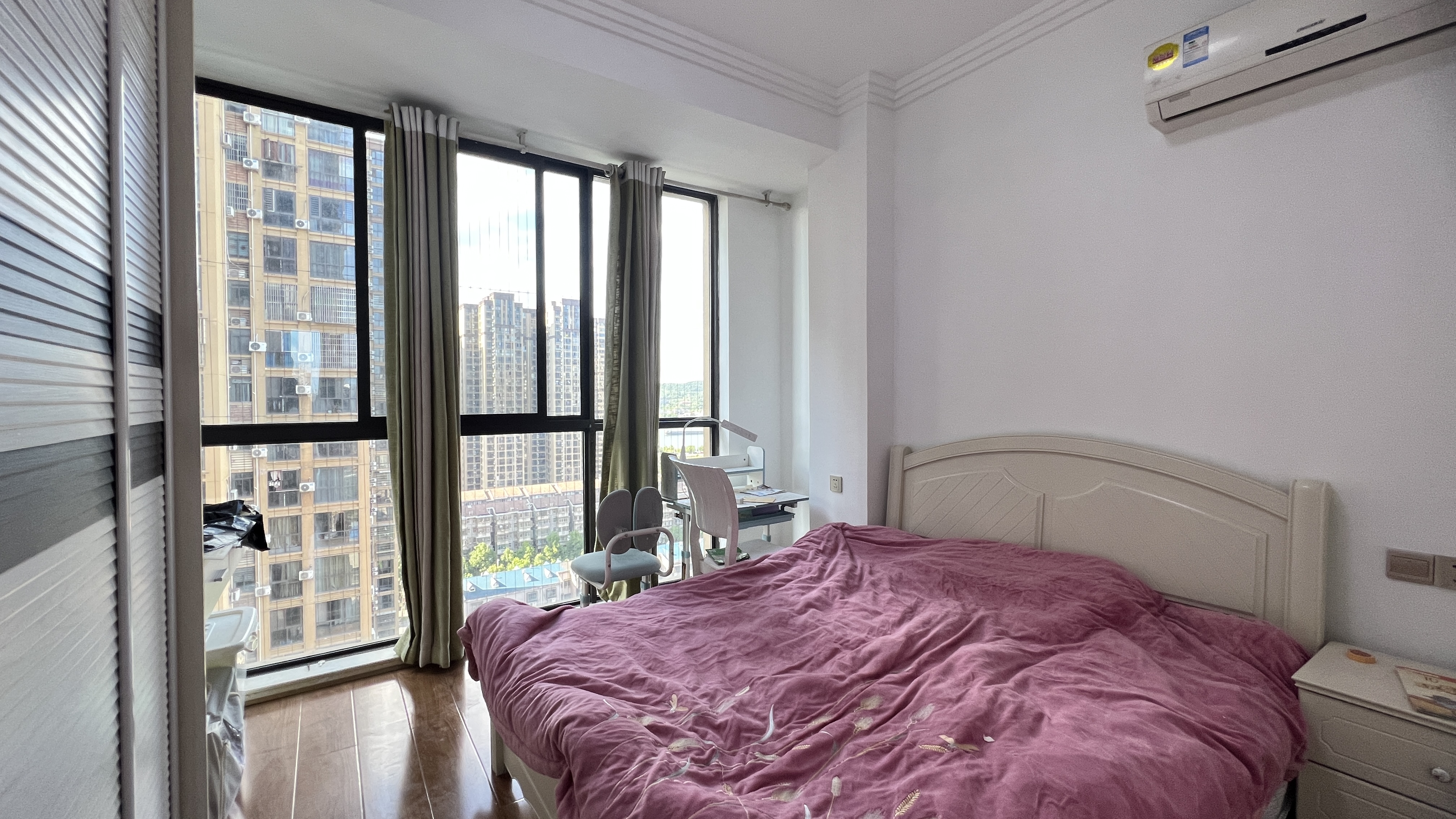 旺城天悦领秀香江  4室2厅1卫    58.0万 旺城天悦领秀香江  4室2厅1卫    58.0万室内图