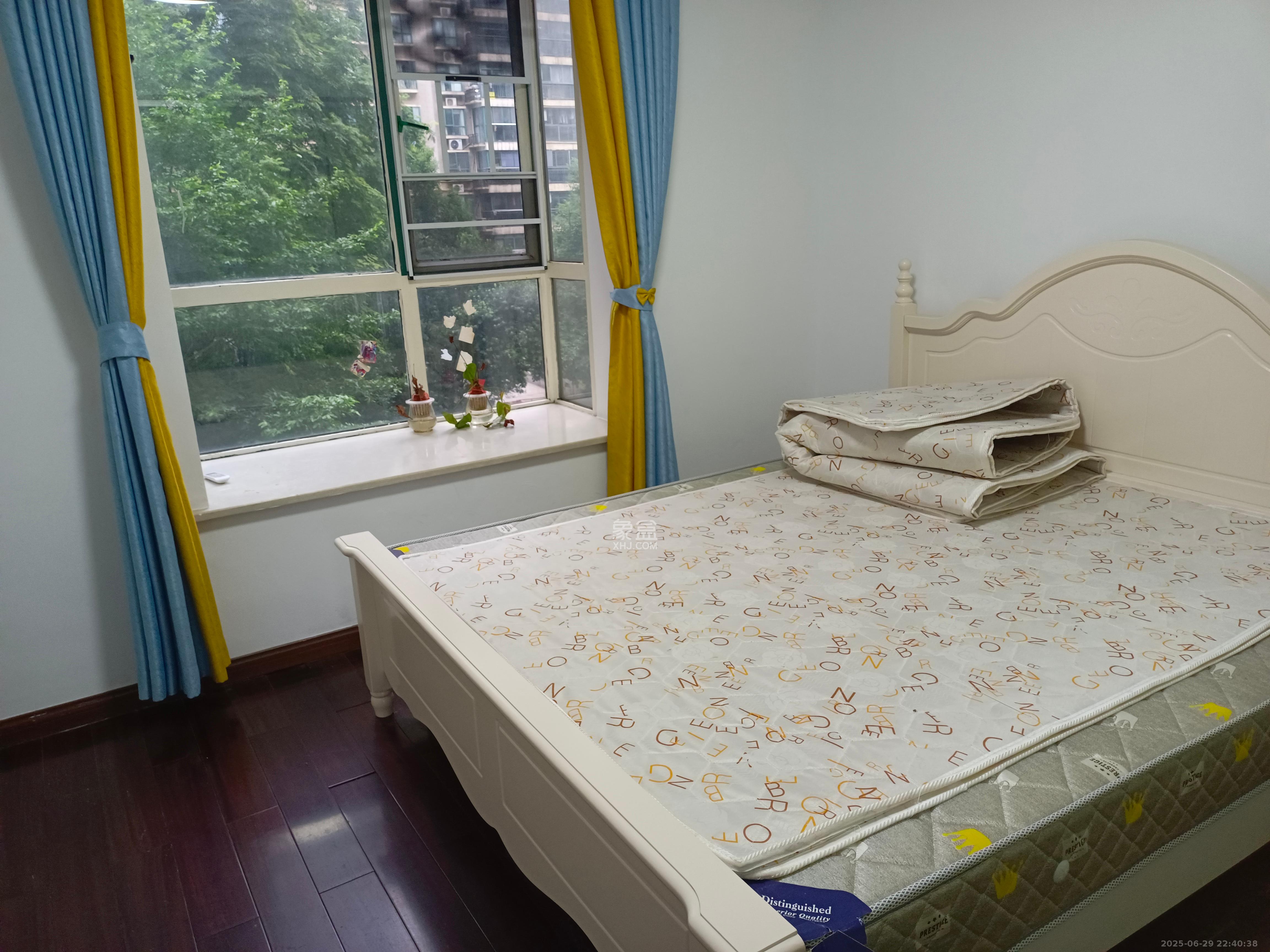 西湖丽景  3室2厅2卫   2900.00元/月室内图