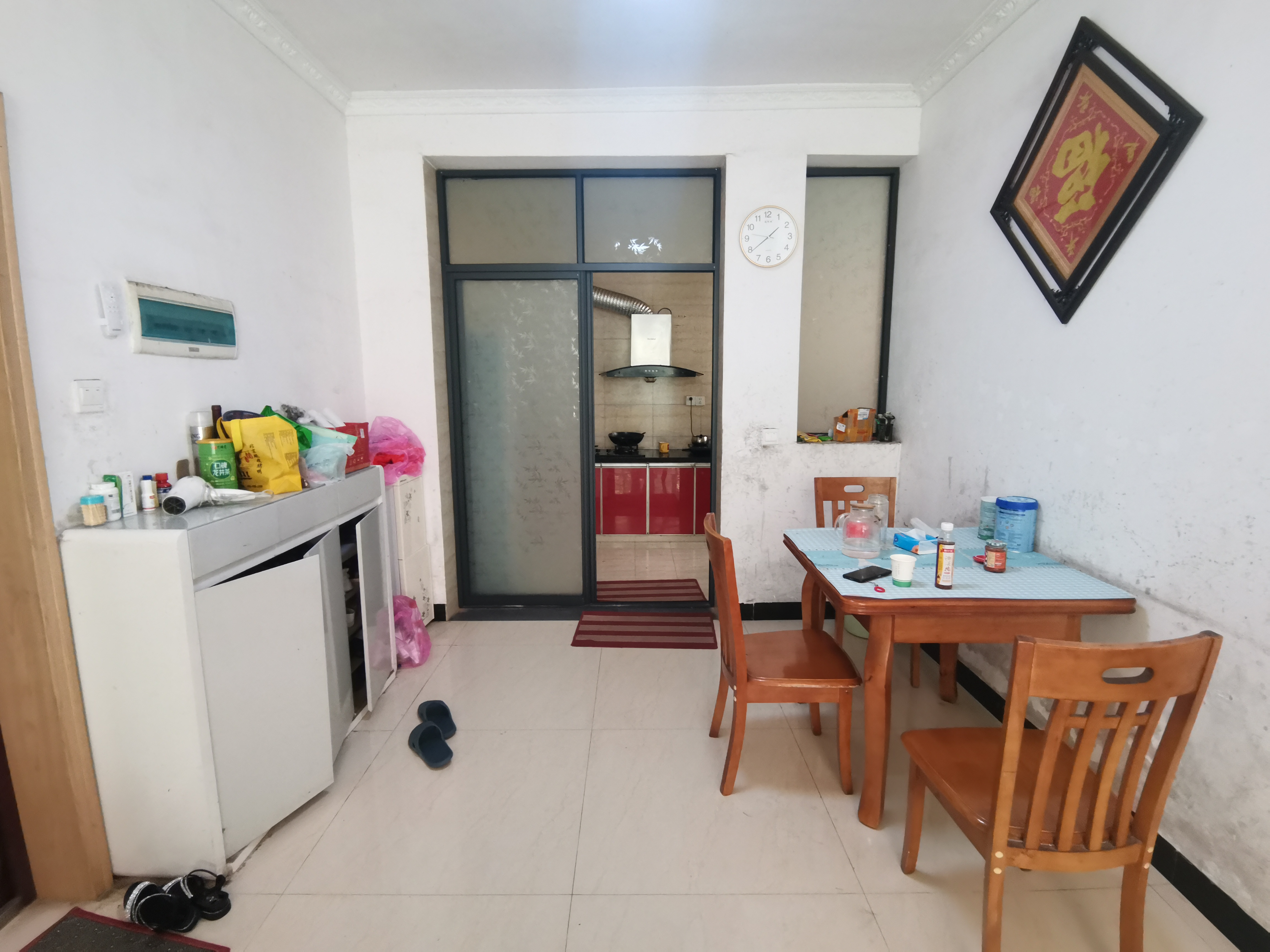 市人大政协机关大院住宅区(老市委) 3室2厅1卫 2000.0元/月 市人大政协机关大院住宅区(老市委) 3室2厅1卫 2000.0元/月室内图