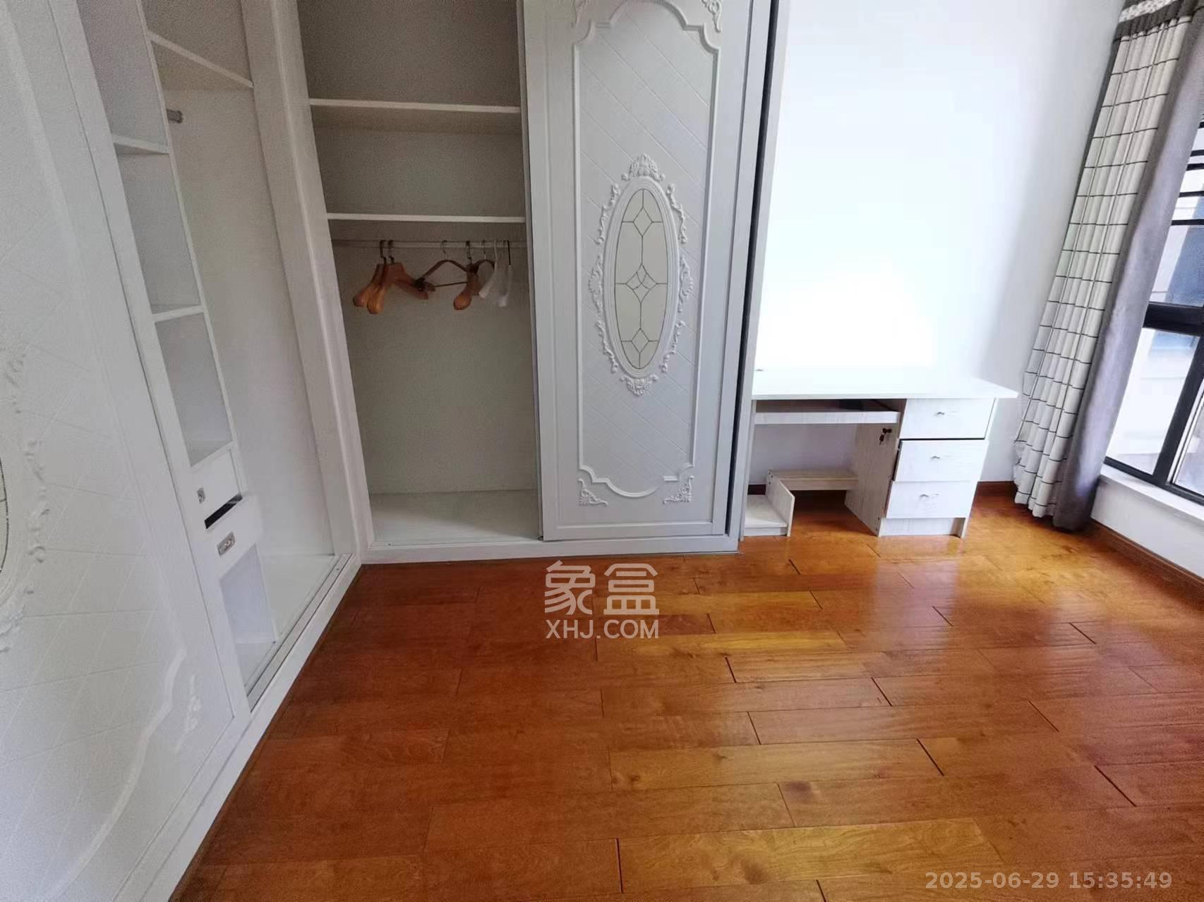 红橡华园(菲莎公馆)  4室2厅2卫    3200.0元/月 红橡华园(菲莎公馆)  4室2厅2卫    3200.0元/月室内图