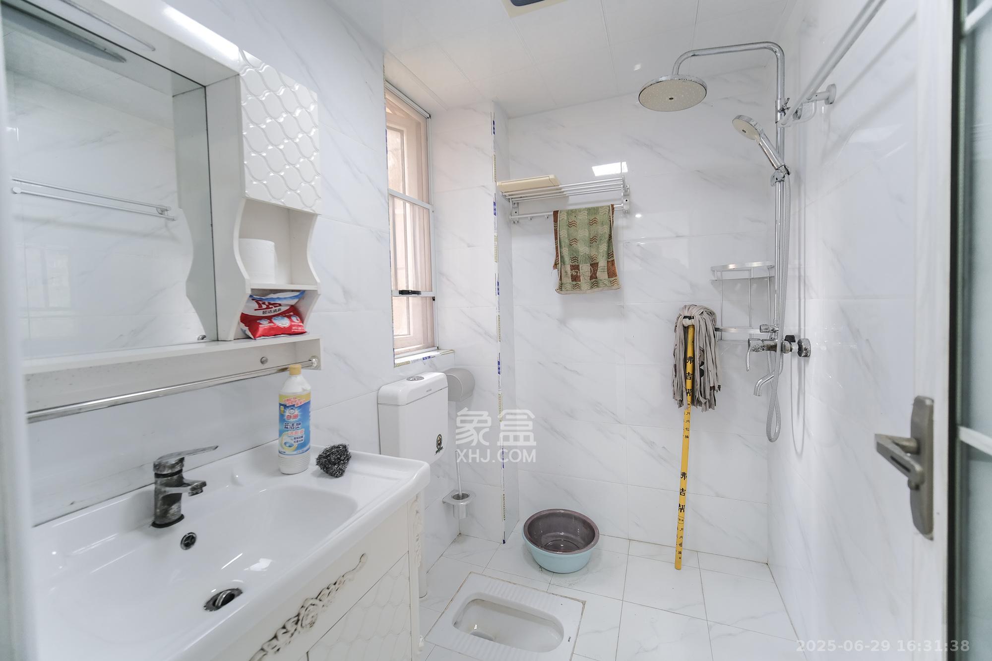 荣盛花语城  3室2厅1卫    52.0万 荣盛花语城  3室2厅1卫    52.0万卫生间