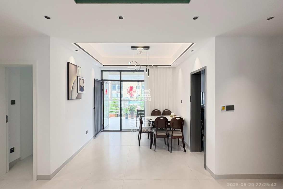 三角花园星城 3室2厅2卫 238.0万 三角花园星城 3室2厅2卫 238.0万客厅