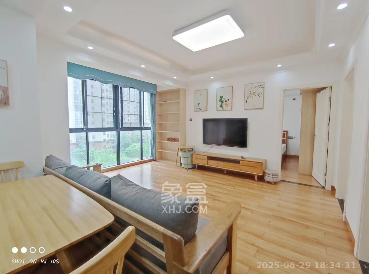 和悦城(蟠龙景苑)  3室2厅2卫   2100.00元/月室内图