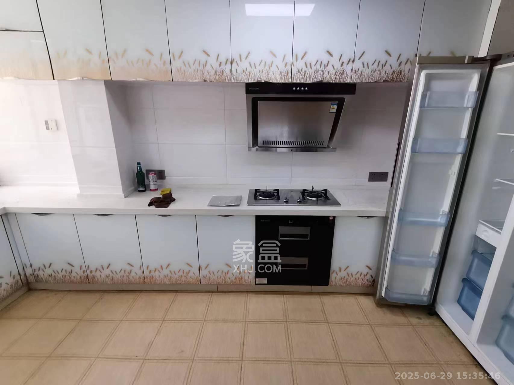 红橡华园(菲莎公馆)  4室2厅2卫    3200.0元/月 红橡华园(菲莎公馆)  4室2厅2卫    3200.0元/月室内图