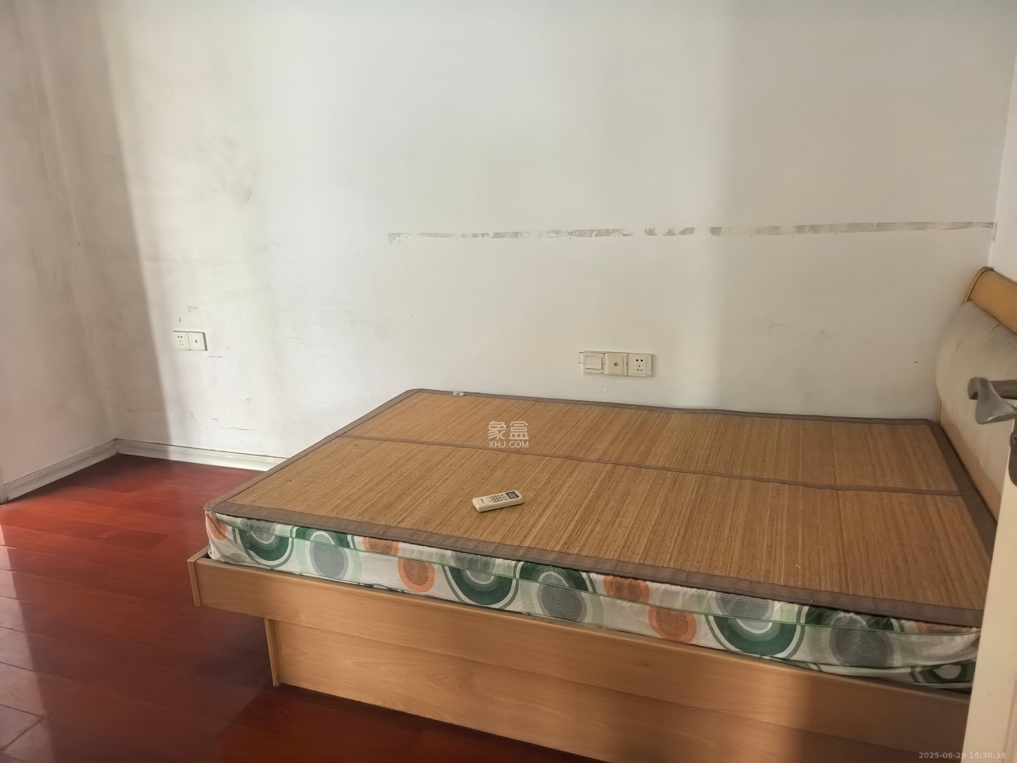 芙蓉公馆  2室1厅1卫    2600.0元/月 芙蓉公馆  2室1厅1卫    2600.0元/月室内图