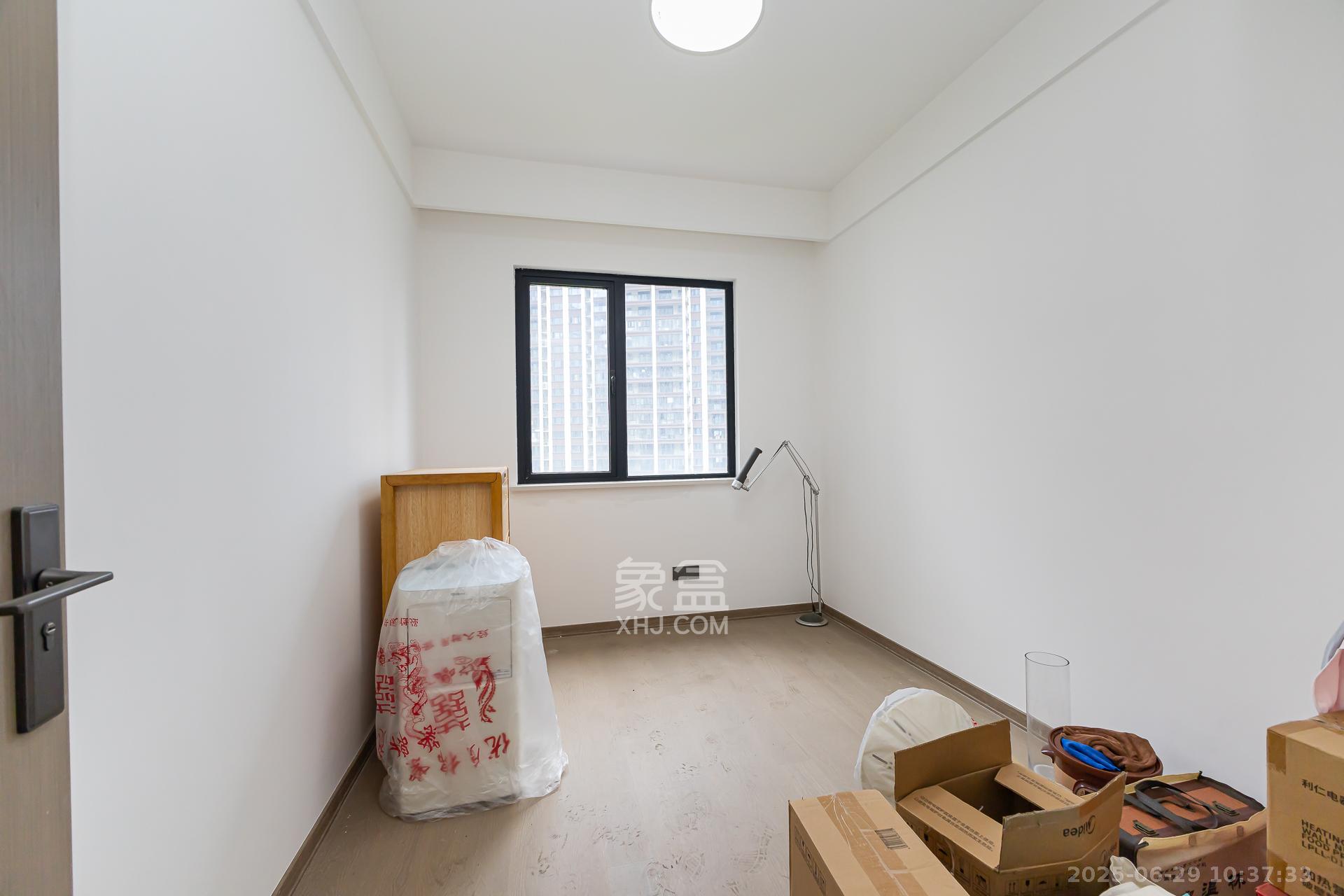 金富湘江悦城 4室2厅2卫 140.0万 金富湘江悦城 4室2厅2卫 140.0万卧室