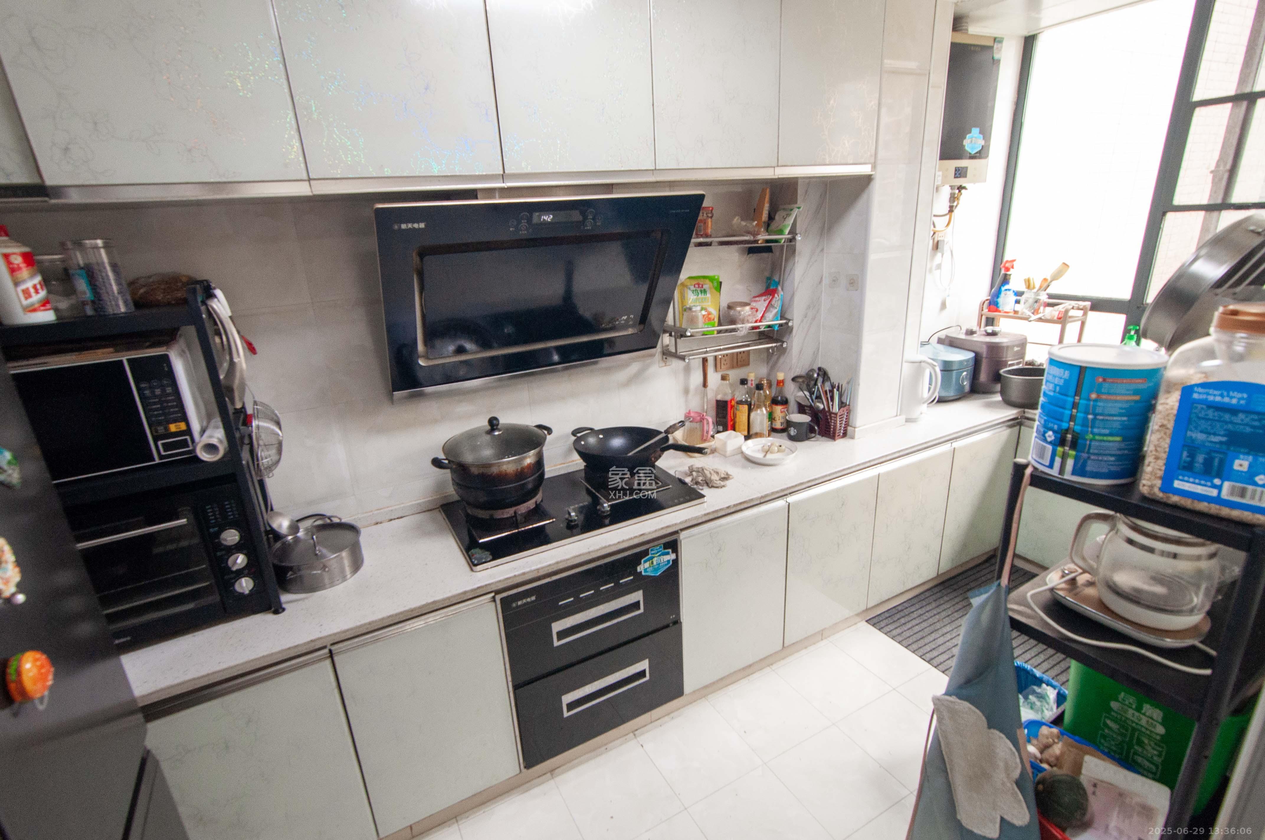 中央美郡 3室2厅2卫 155.0万 中央美郡 3室2厅2卫 155.0万厨房