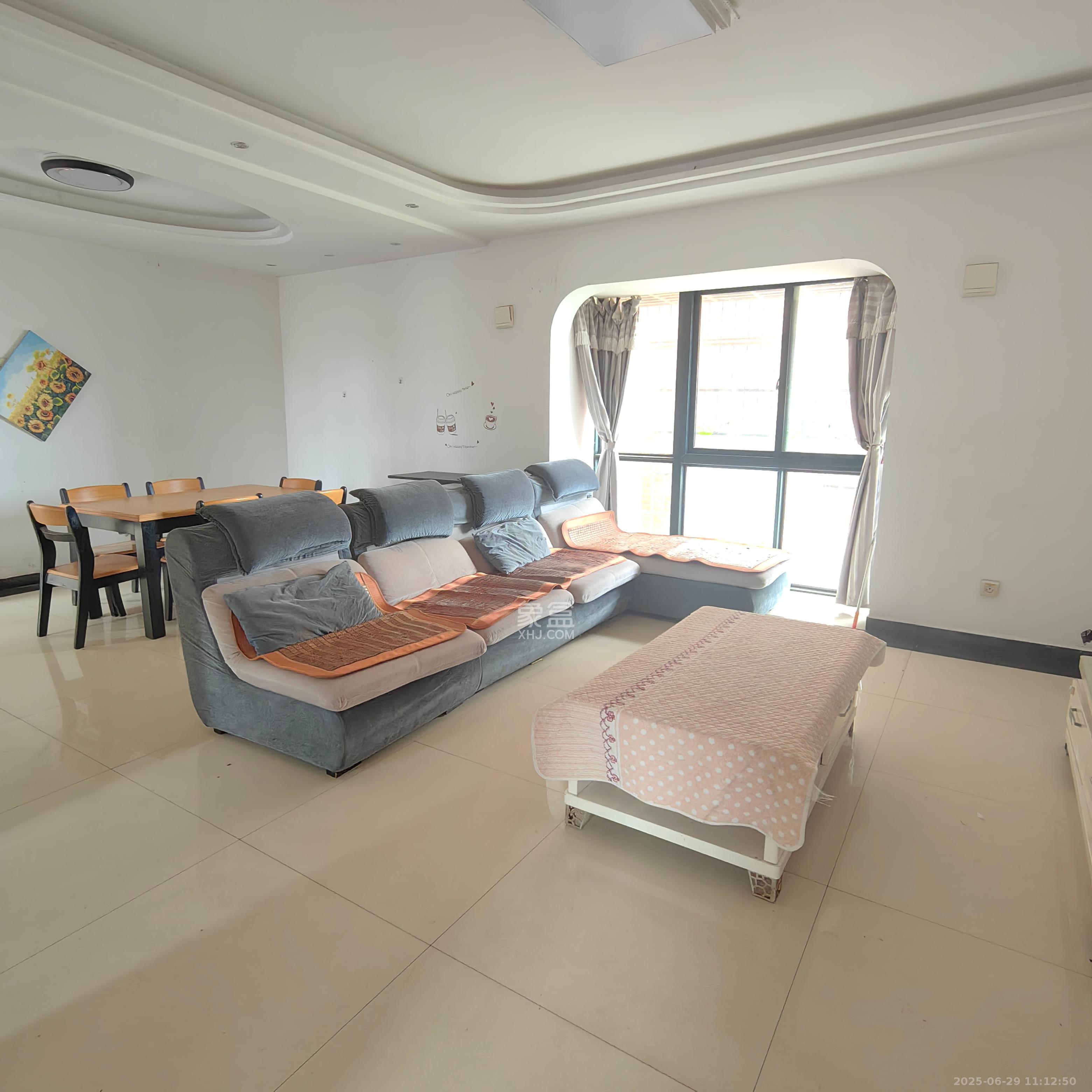 银盘鑫城  4室2厅2卫    1600.0元/月 银盘鑫城  4室2厅2卫    1600.0元/月室内图