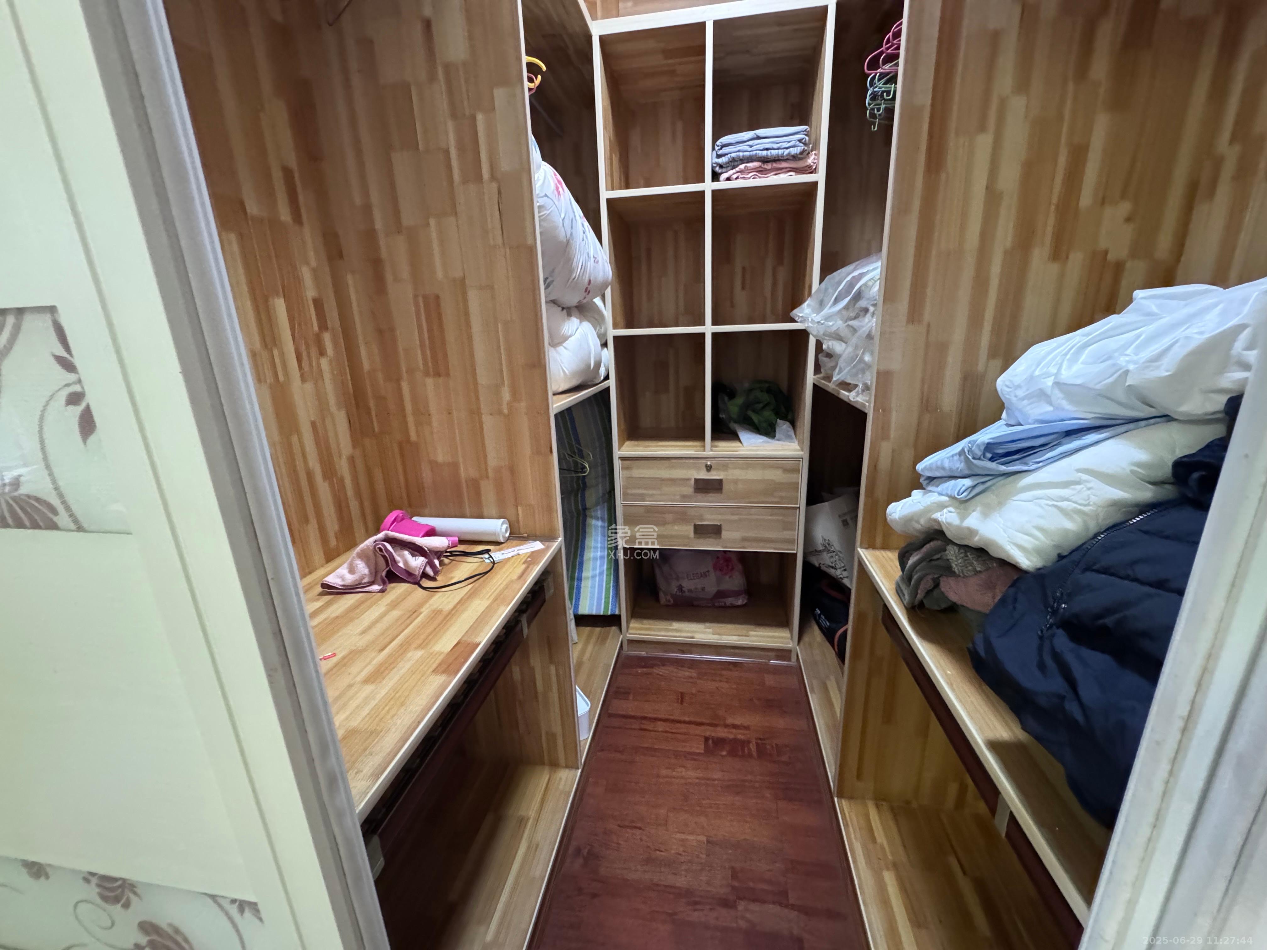 长房时代城  4室2厅2卫   4500.00元/月室内图