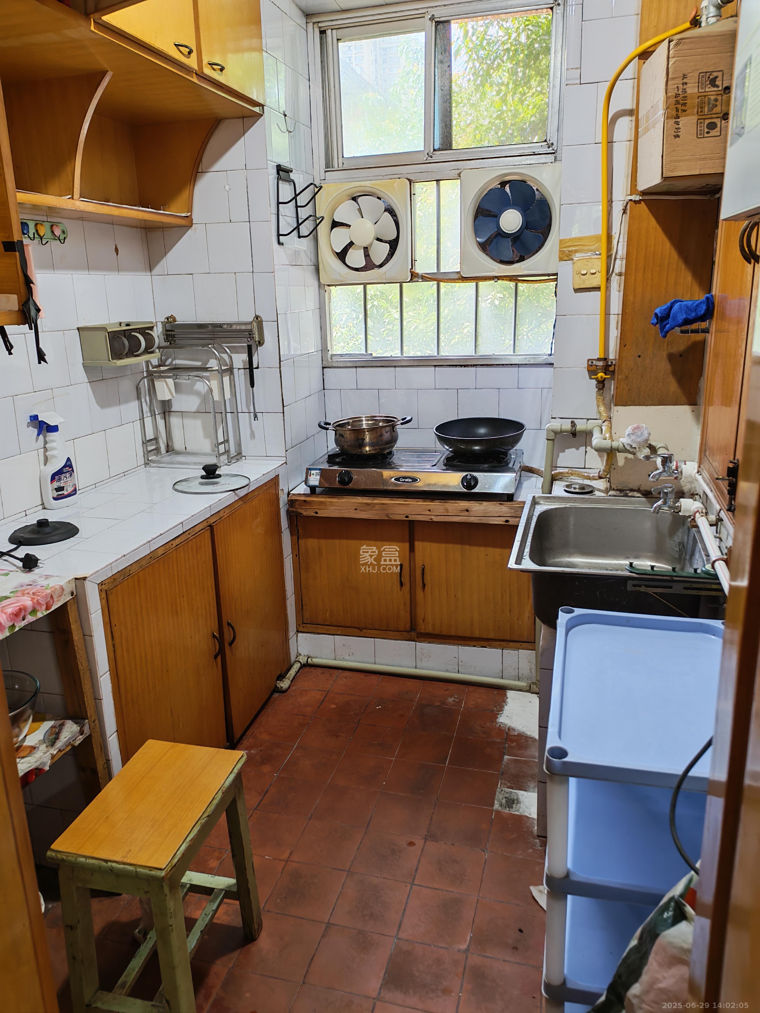 牛婆塘社区  2室1厅1卫   1300.00元/月室内图