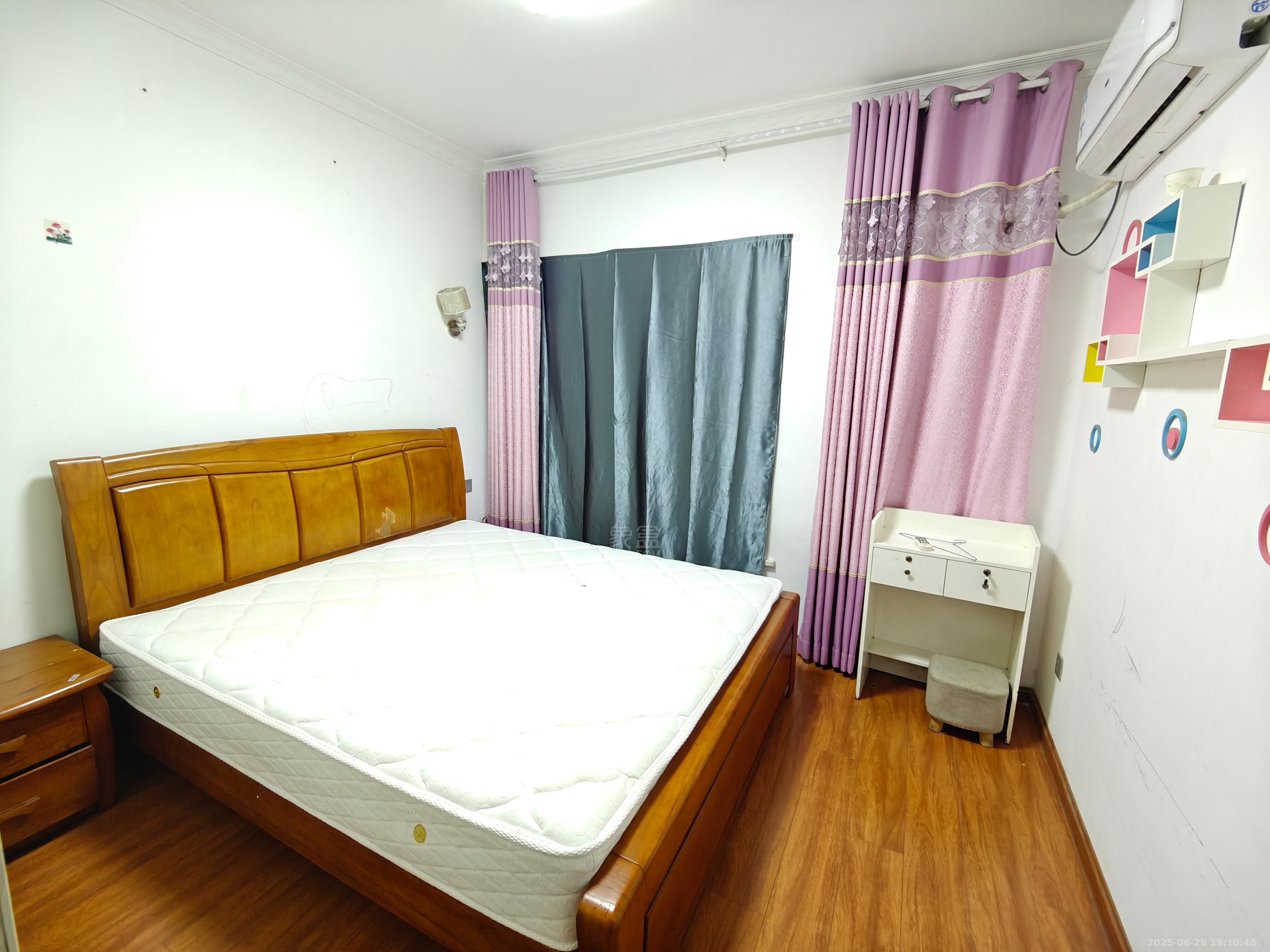 美的城三期  2室2厅1卫   1500.00元/月室内图