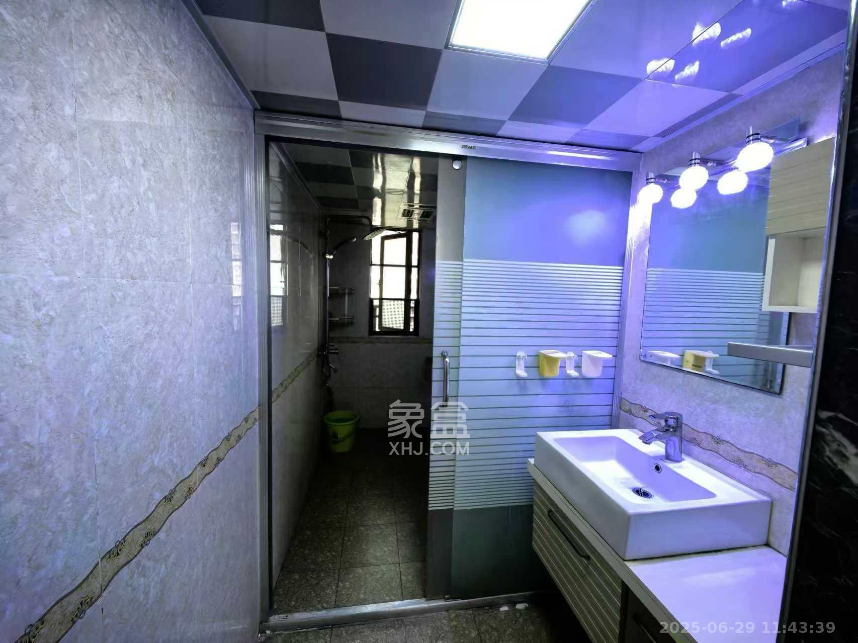 新城国际花都 1室1厅1卫 2200.0元/月 新城国际花都 1室1厅1卫 2200.0元/月室内图