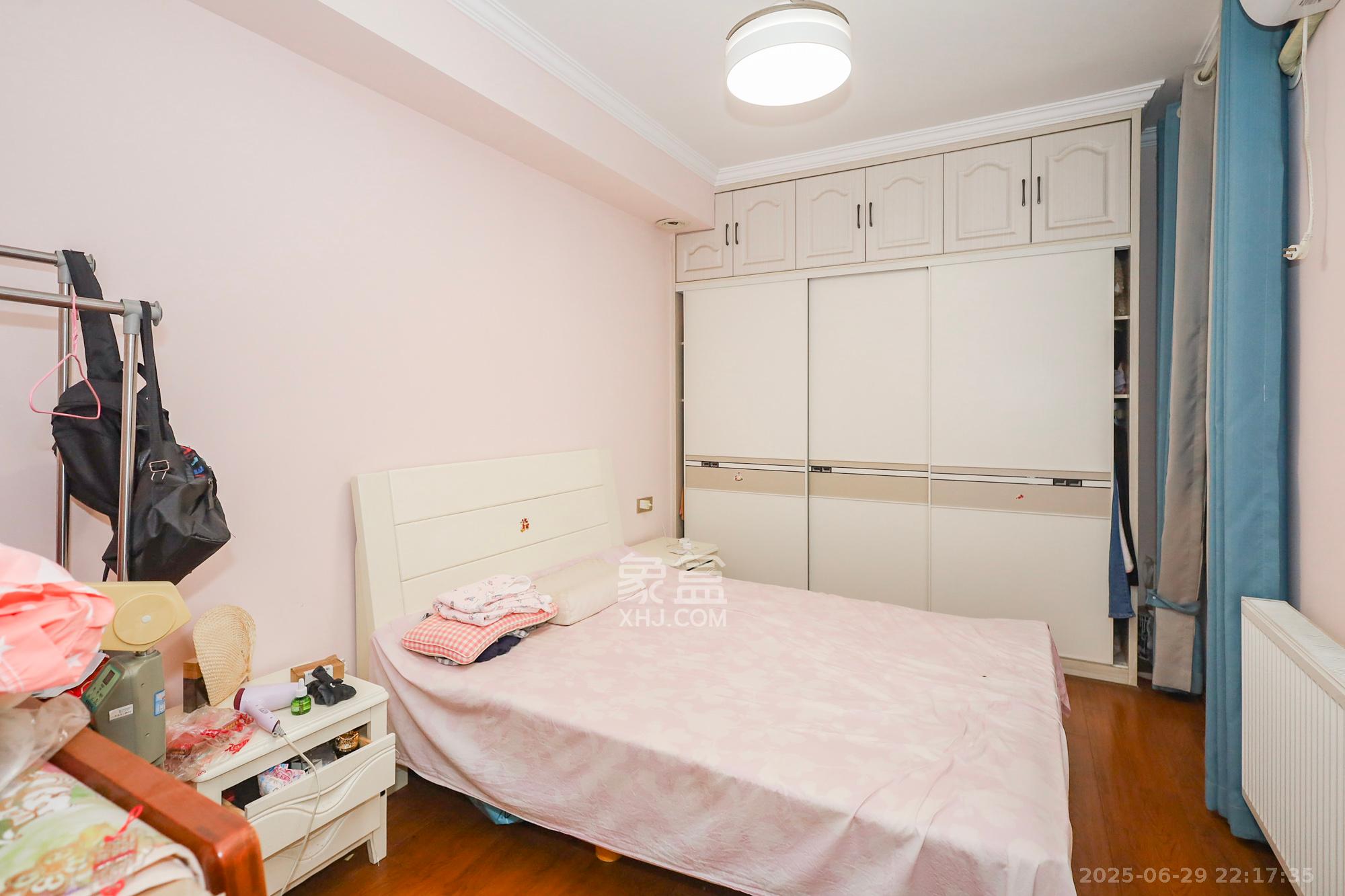 八方小区C区 3室2厅2卫 325.0万 八方小区C区 3室2厅2卫 325.0万卧室