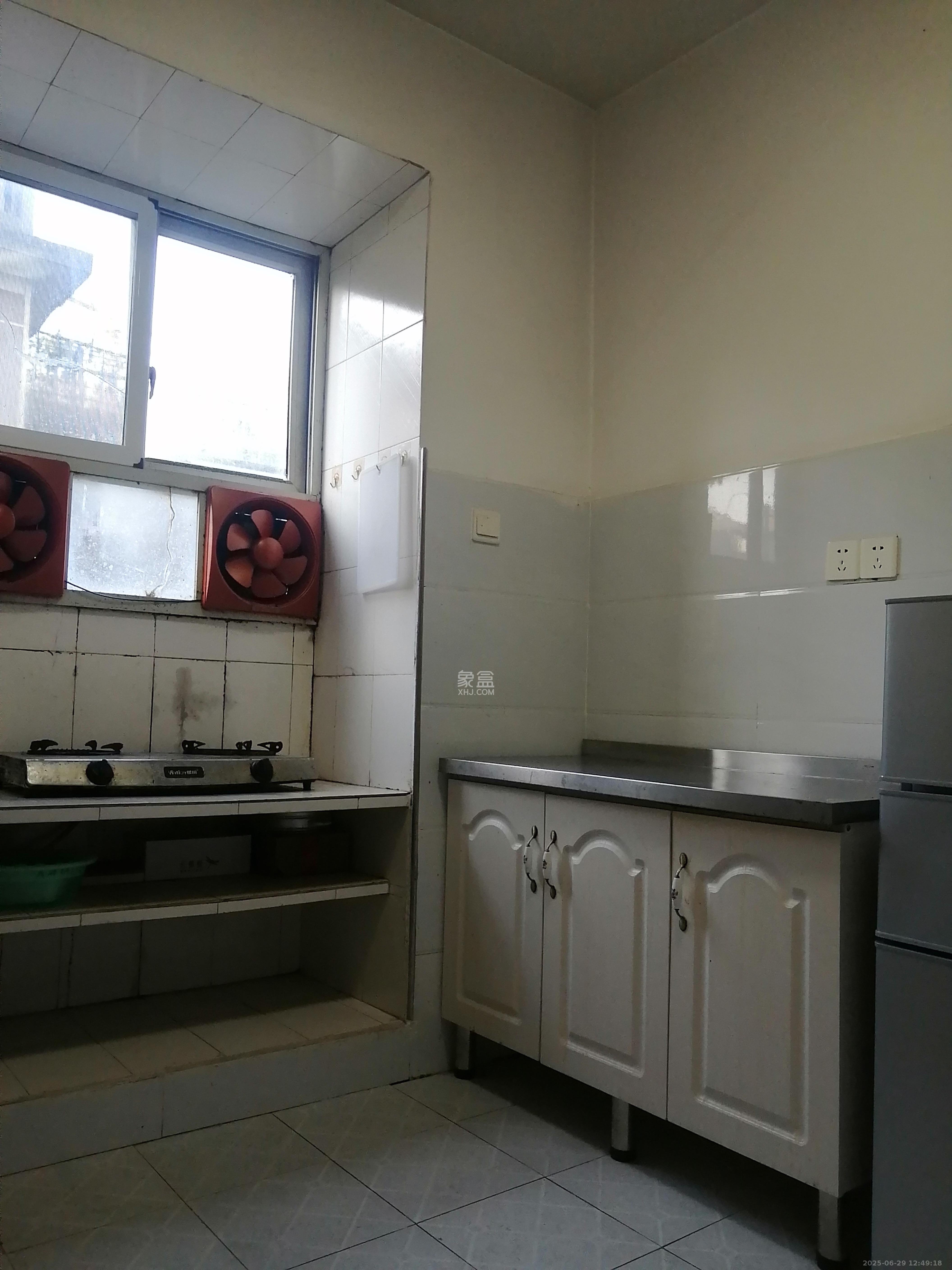 湖南医大附二院红旗区宿舍 2室1厅1卫 2200.0元/月 湖南医大附二院红旗区宿舍 2室1厅1卫 2200.0元/月室内图