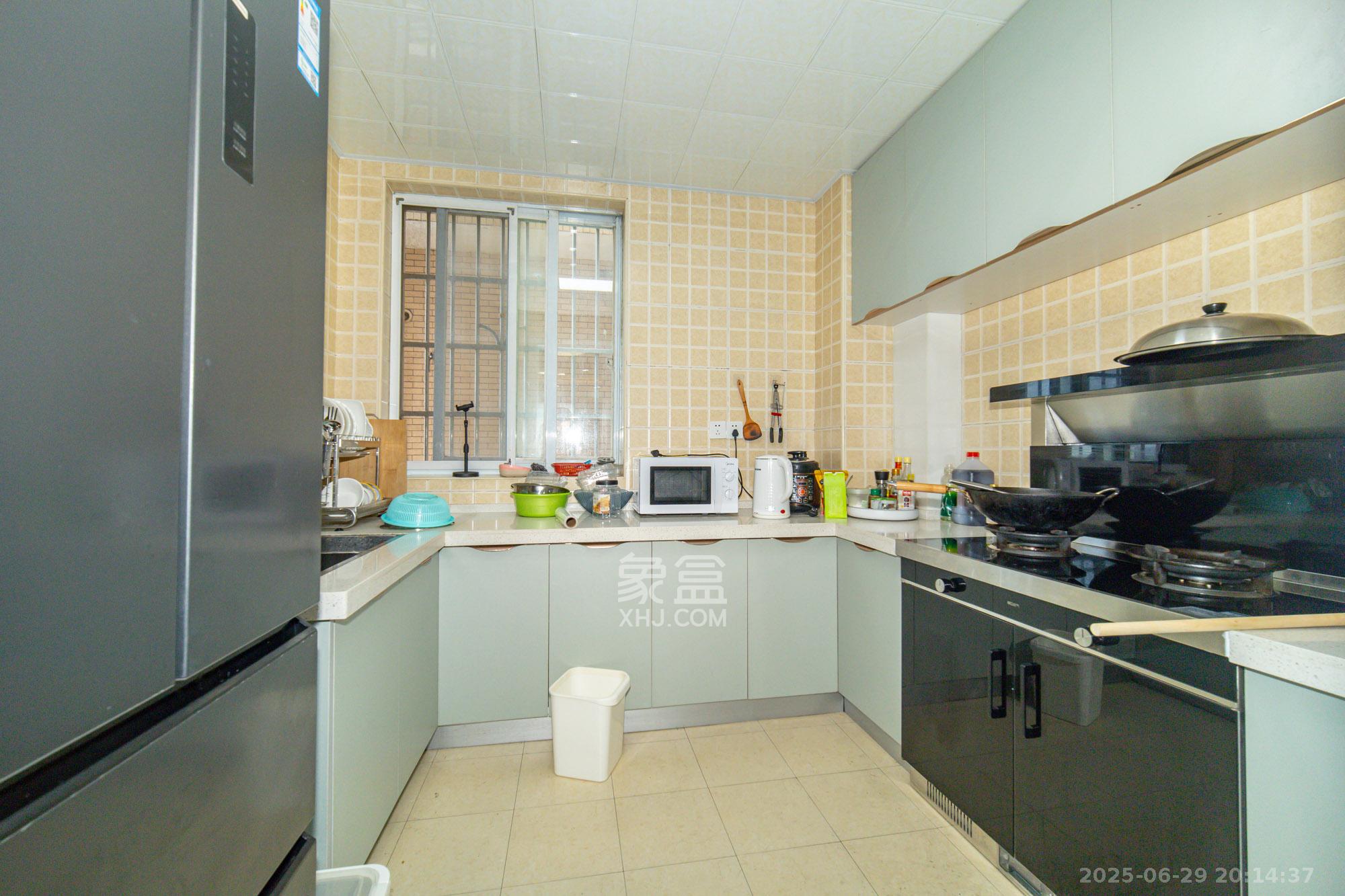 高林金三华邸  3室2厅2卫    65.0万 高林金三华邸  3室2厅2卫    65.0万厨房