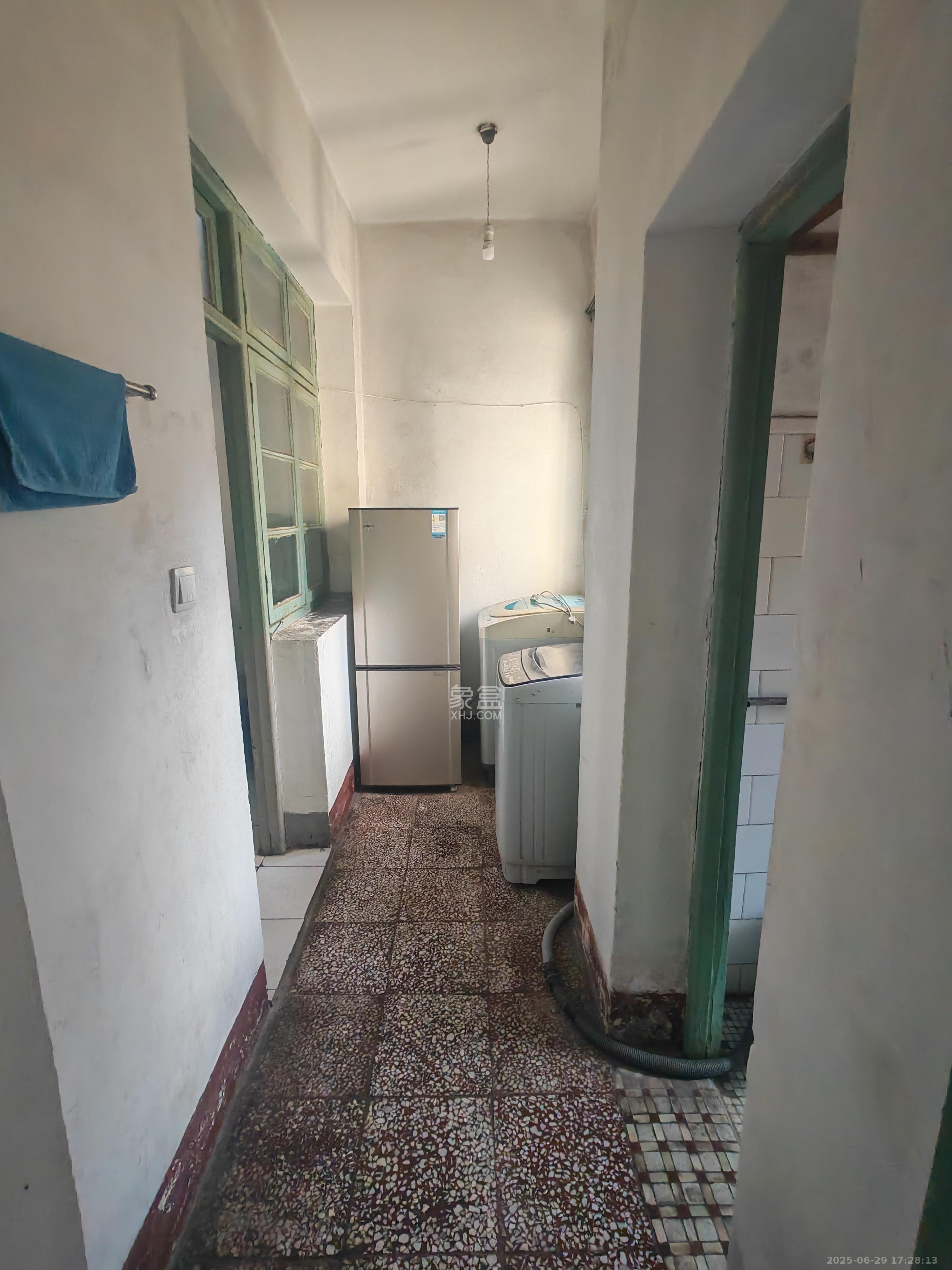 燕兴宿舍 1室1厅1卫 1300.0元/月 燕兴宿舍 1室1厅1卫 1300.0元/月室内图