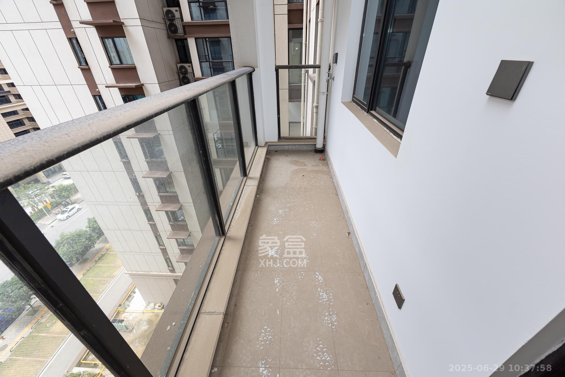 金富湘江悦城 4室2厅2卫 140.0万 金富湘江悦城 4室2厅2卫 140.0万阳台